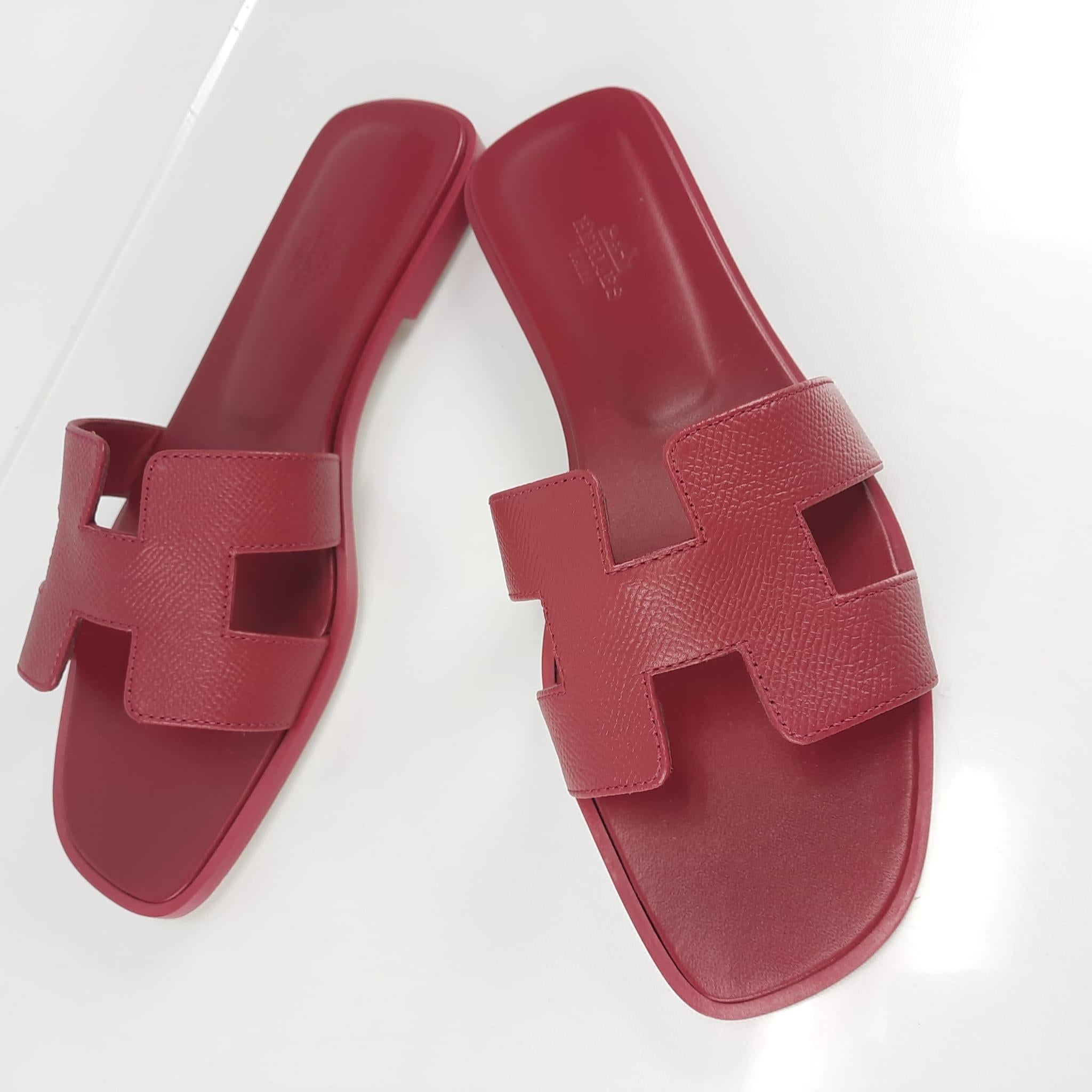 Size 38
Sandal in Epsom calfskin with iconic 