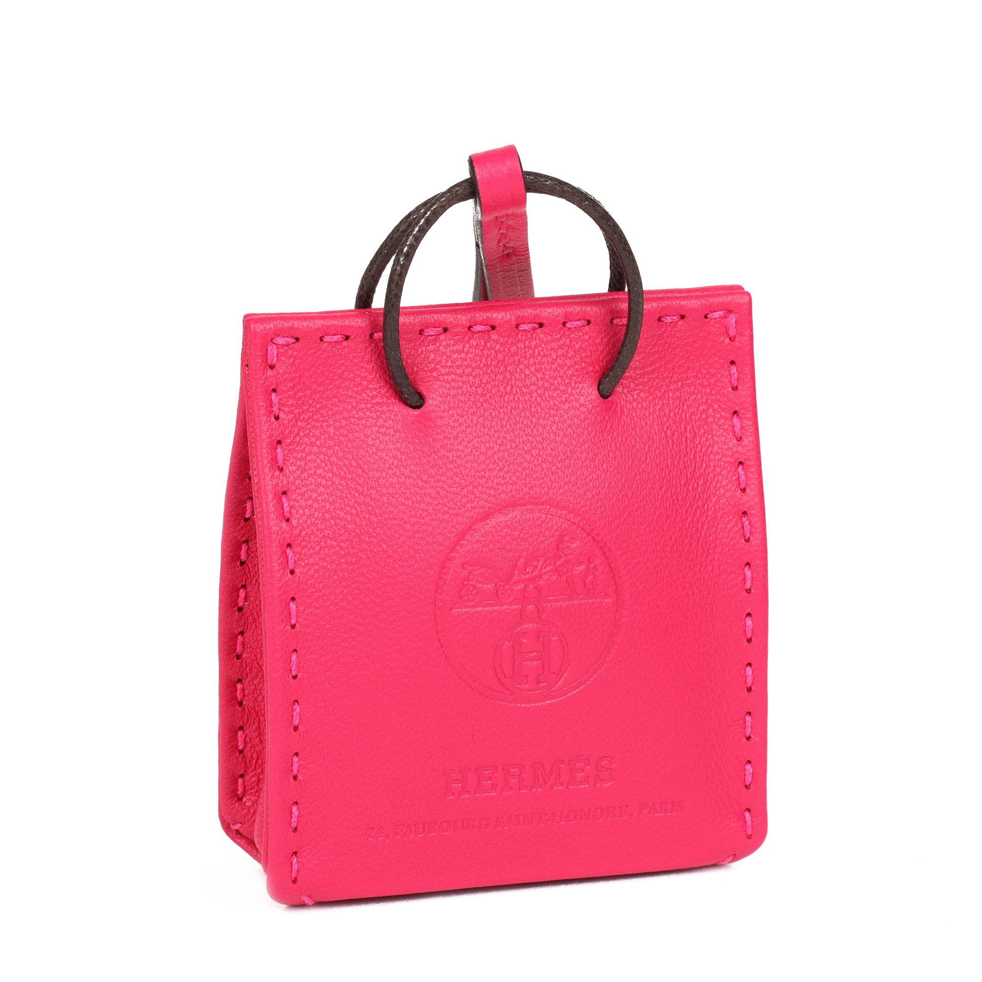 Hermès ROSE MEXICO LAMBSKIN LEATHER SHOPPING BAG CHARM

CONDITION NOTES
This item is in unworn condition.

BRAND	Hermès
MODEL	Shopping Bag Charm
AGE	2021
GENDER	Unisex
MATERIAL(S)	Lambskin Leather
COLOUR	Pink
BRAND COLOUR	Rose Mexico
ACCOMPANIED