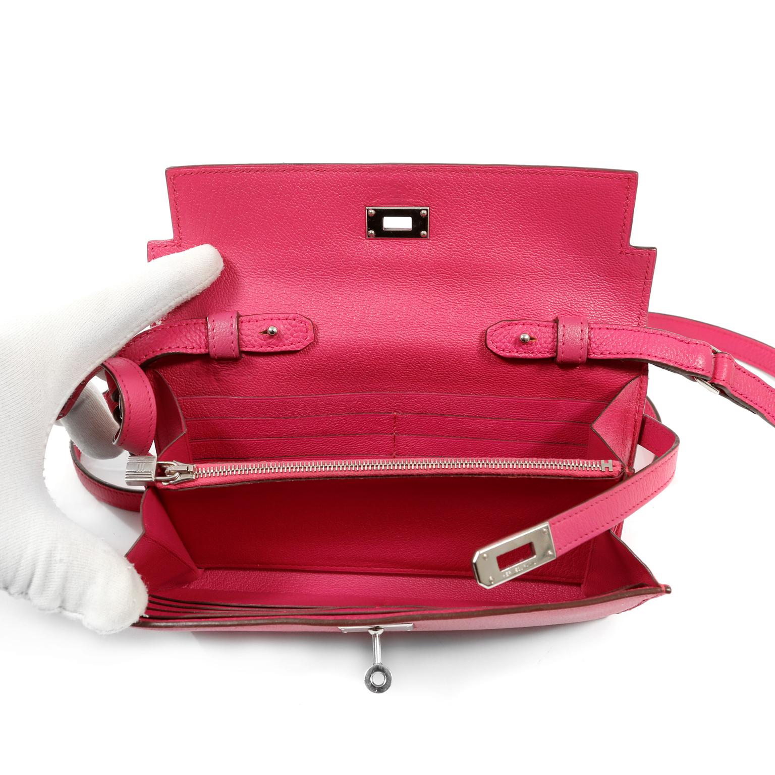 Hermès Portefeuille Kelly en chèvre rose shocking To Go  Bon état - En vente à Palm Beach, FL