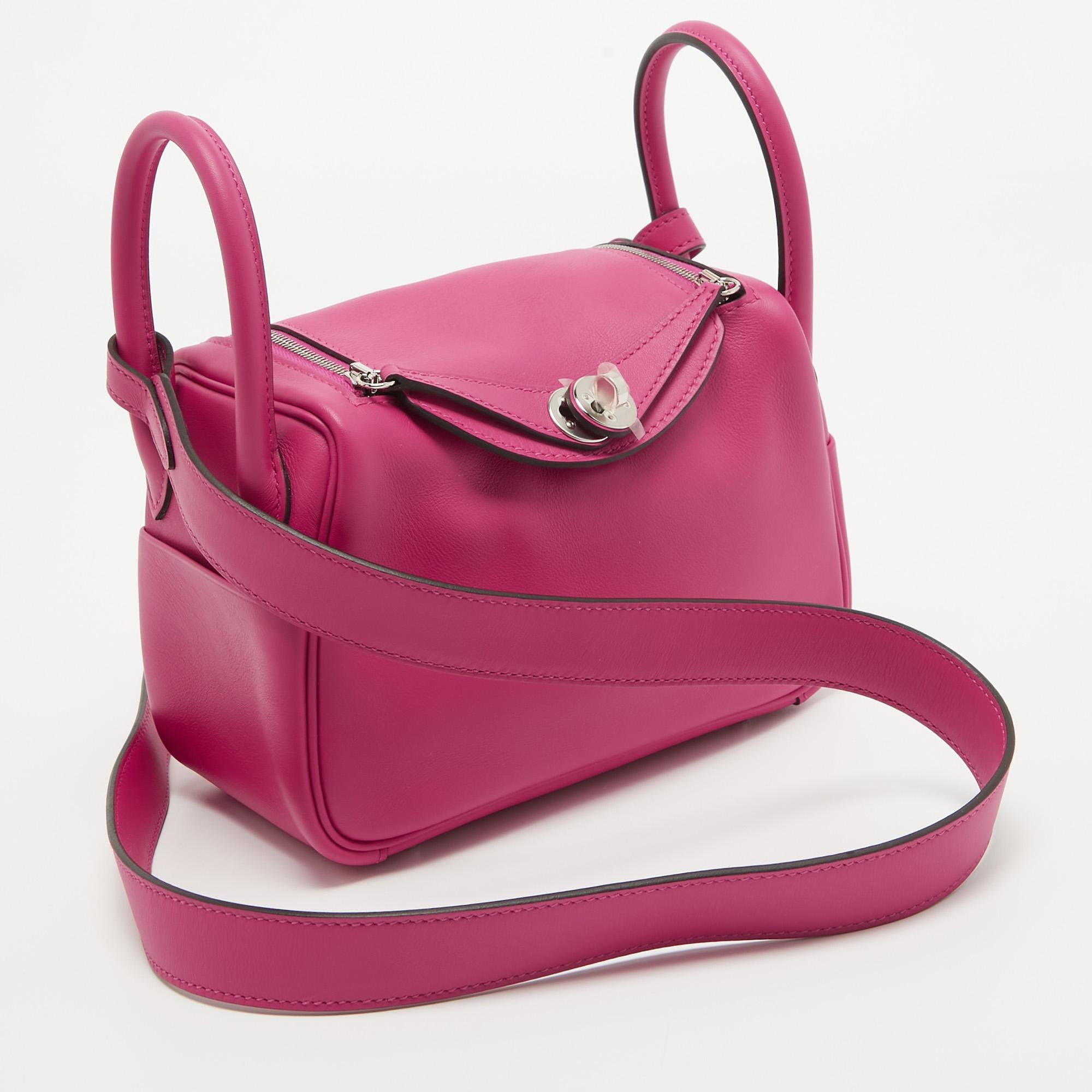 The Hermès Lindy was first designed in 2006 and it is recognized worldwide for its relaxed design. A creation of exemplary craftsmanship, the Lindy sweetly embodies ladylike elegance with a whimsical touch! Exquisitely crafted from leather, the bag