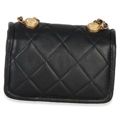 Chanel – Schwarze, glänzende, gesteppte Extra-Mini-Clutch aus Lammleder