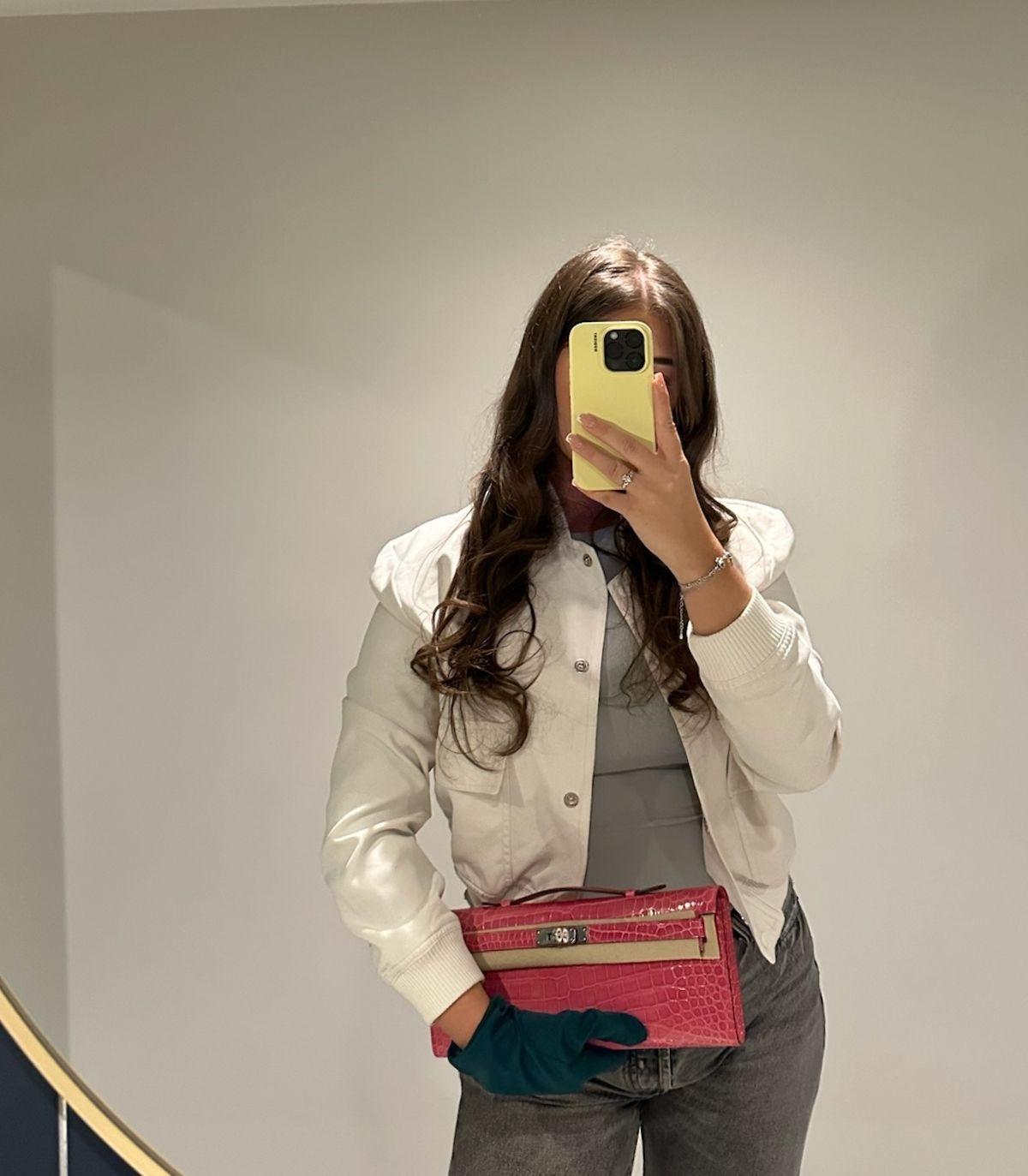 Hermès Rose Tyrien Shiny Shiny Porosus Crocodile Leather Kelly Cut

Product Details
Xupes Ref: MML002
Brand: Hermès
Model: Kelly Cut
Type: Clutch, Top Handle
Serial Number: X
Age: 2016
Accompanied By: Hermès Dust Bag, Box, Protective Felt
Colour: