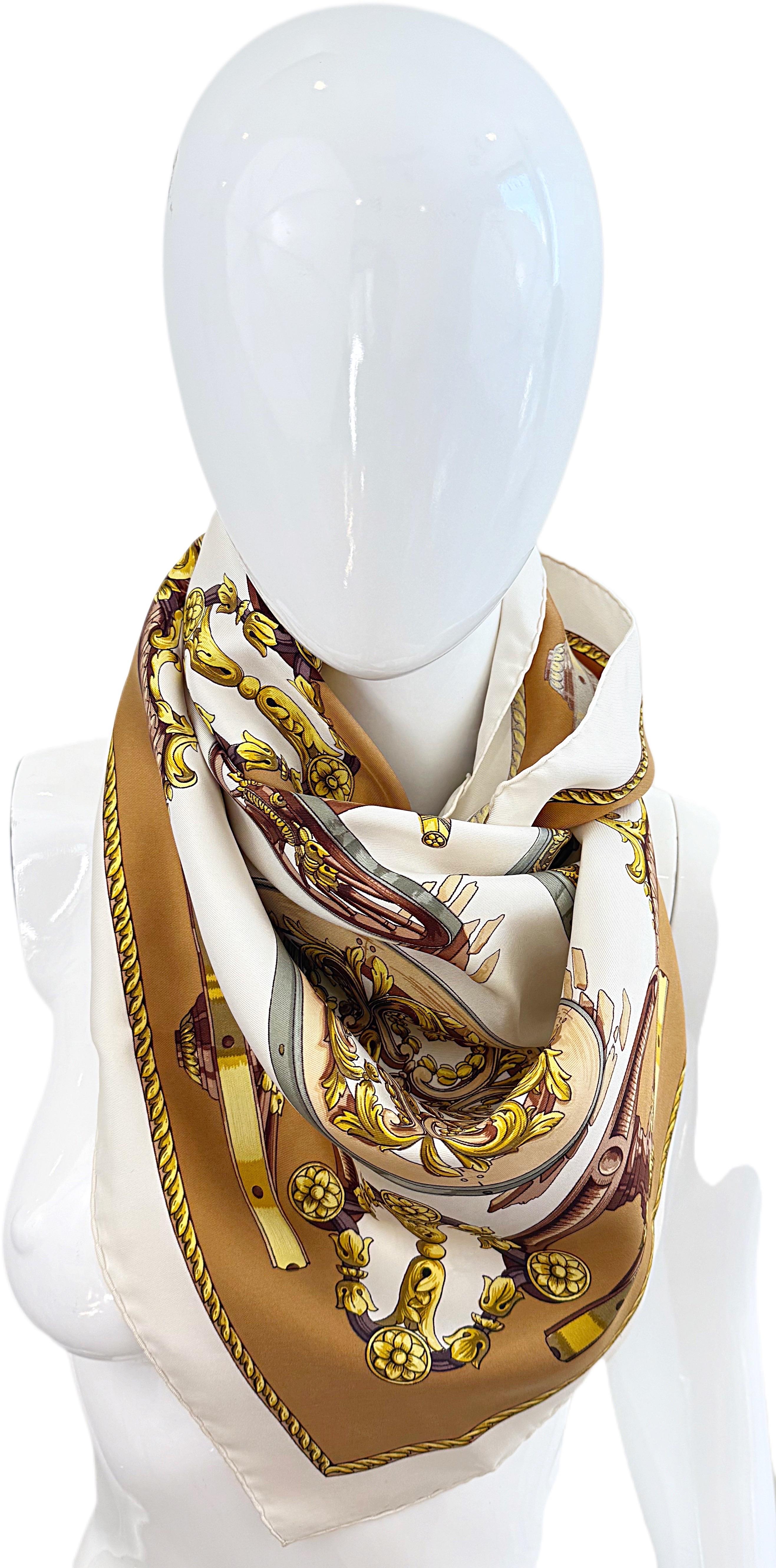 Un iconico carré di seta vintage di Hermès da 35 pollici x 35 pollici intitolato Roues de Canon (