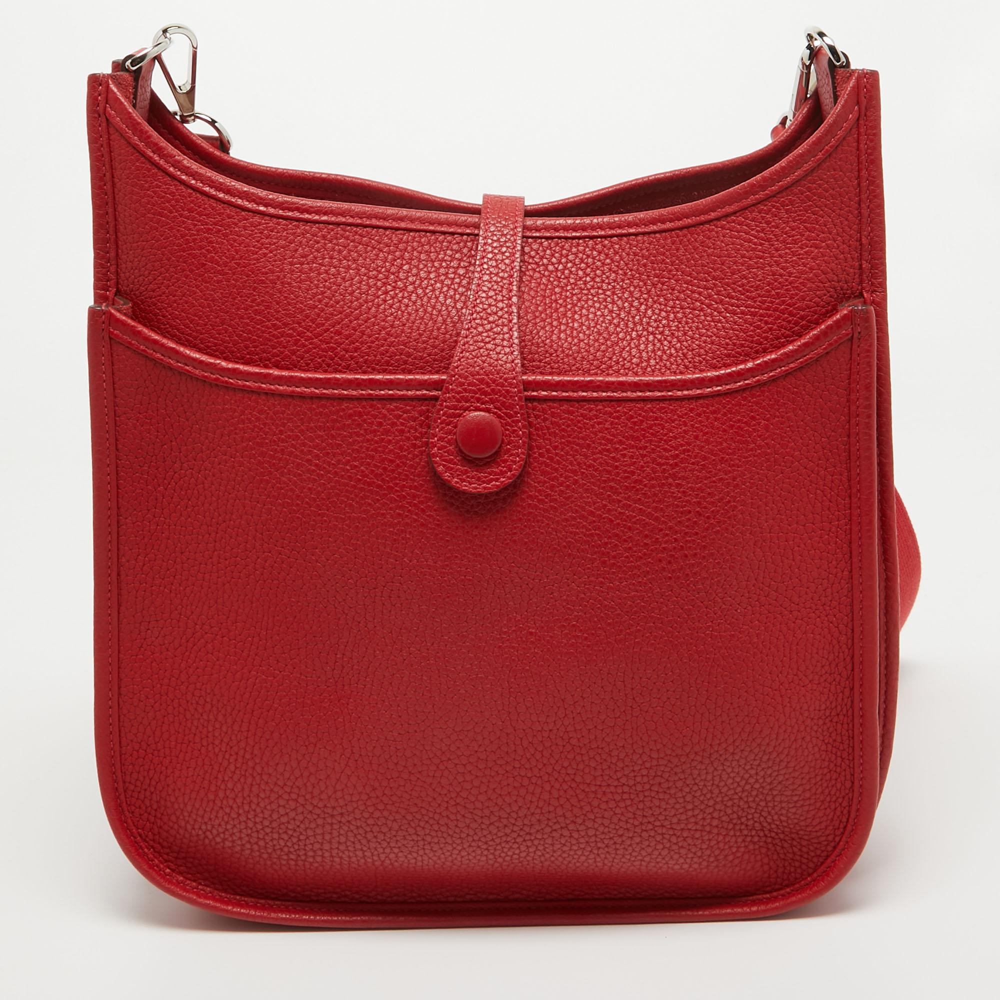 Hermès Rouge Casaque Taurillon Clemence Leder Evelyne III PM Tasche im Angebot 7