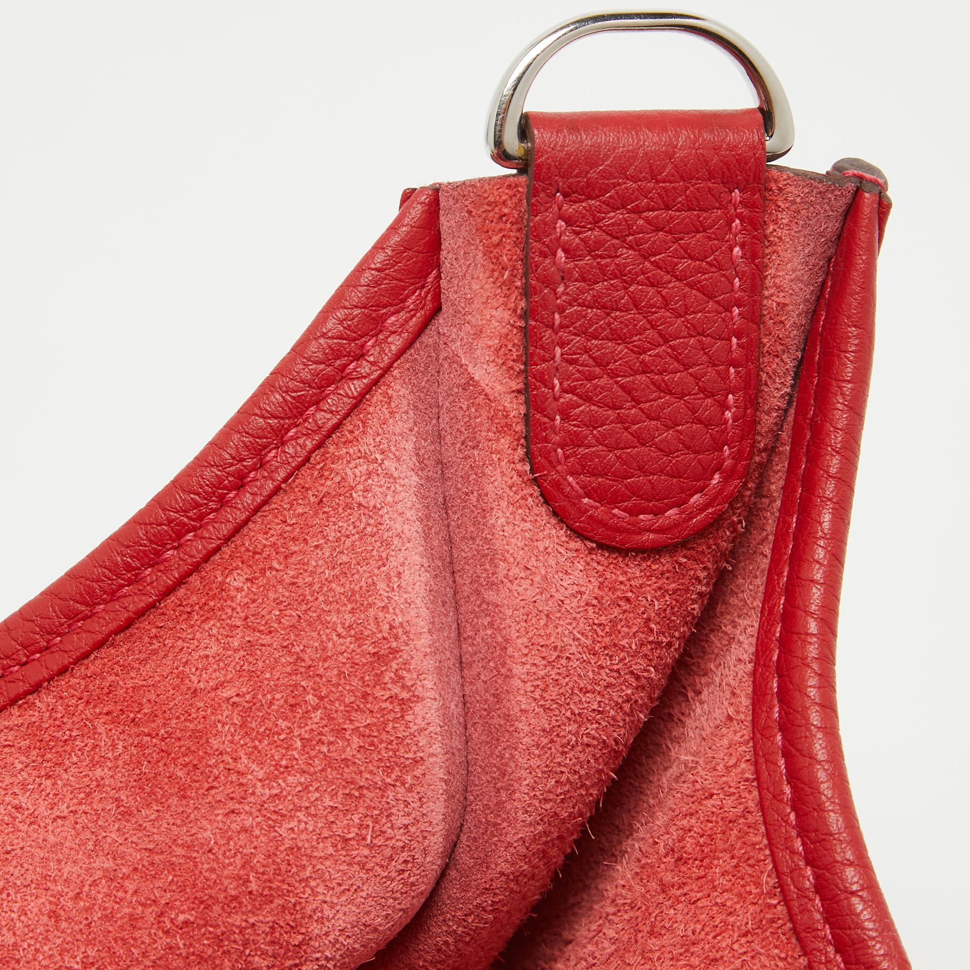 Hermès Rouge Casaque Taurillon Clemence Leder Evelyne III PM Tasche im Angebot 5
