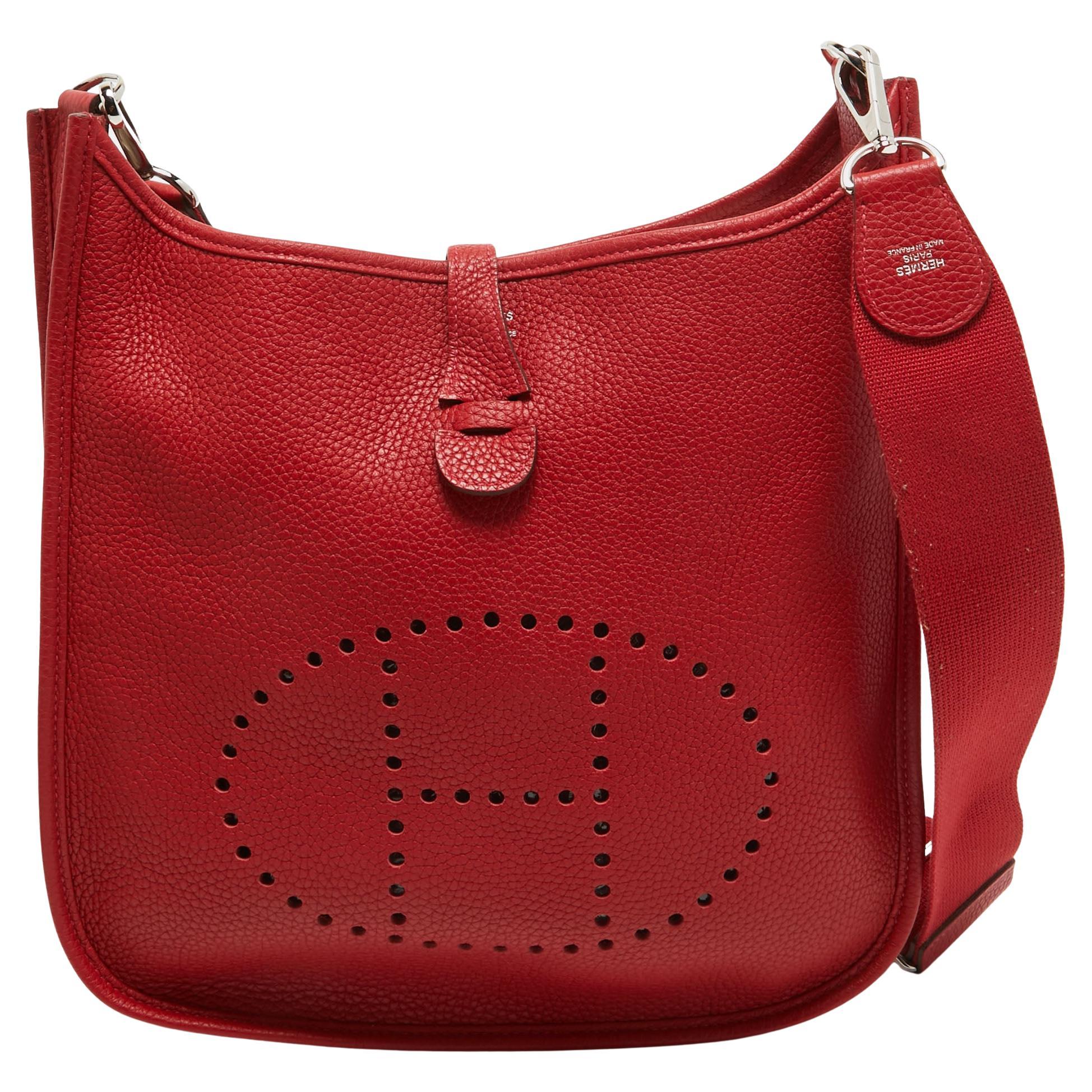 Hermès Rouge Casaque Taurillon Clemence Leder Evelyne III PM Tasche im Angebot