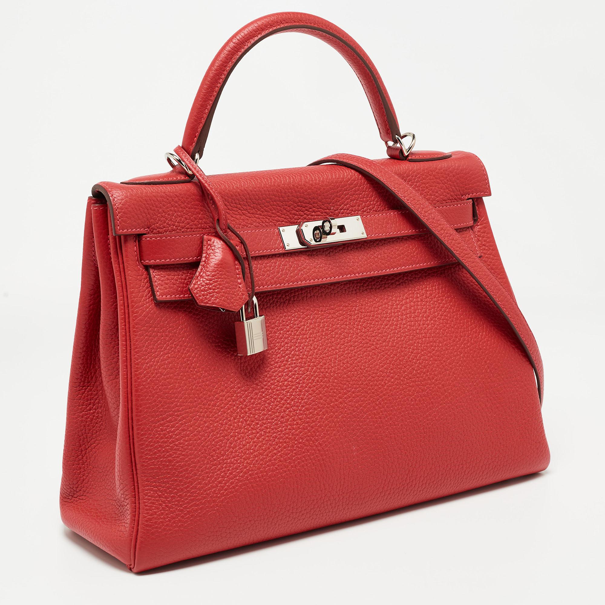 When it comes to beautiful bags, there are hardly any that can come close to the Hermès Kelly. It is a creation filled with beauty, utility, and value. We have here the Kelly Retourne  32 in palladium-finished hardware. Carefully hand-stitched to