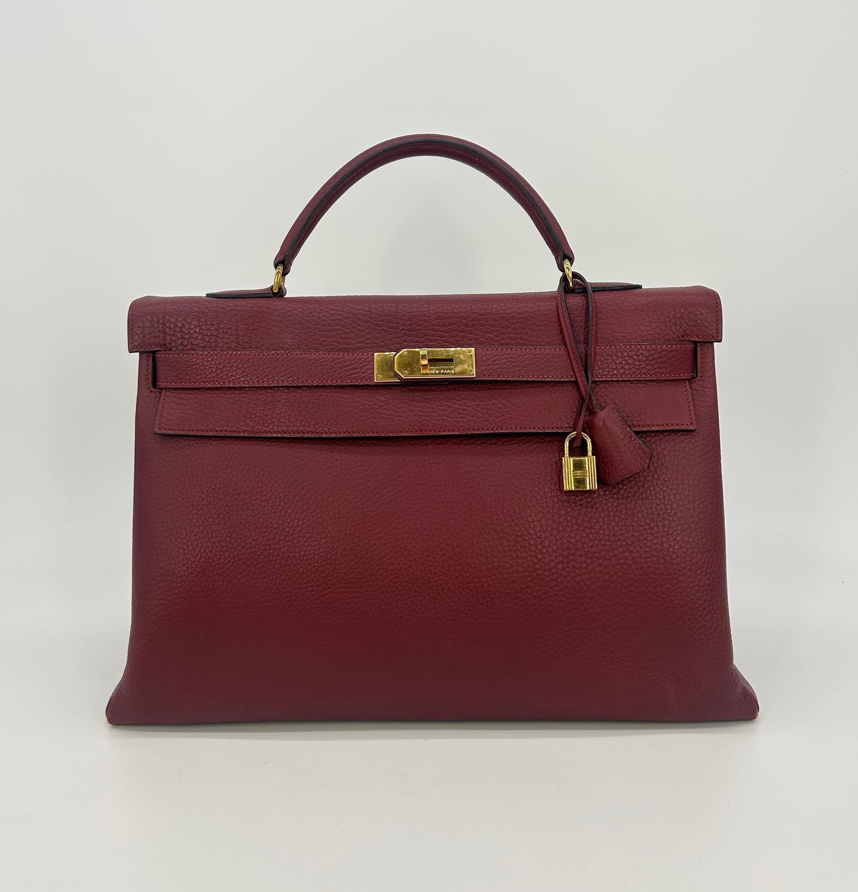 Hermes Rouge Clemence Leather Kelly 40 in good condition. Rouge Clemence leather exterior trimmed with gold hardware. Signature front twist lock double strap top flap Kelly closure opens to a matching rouge kidskin lined interior with 2 slit and one
