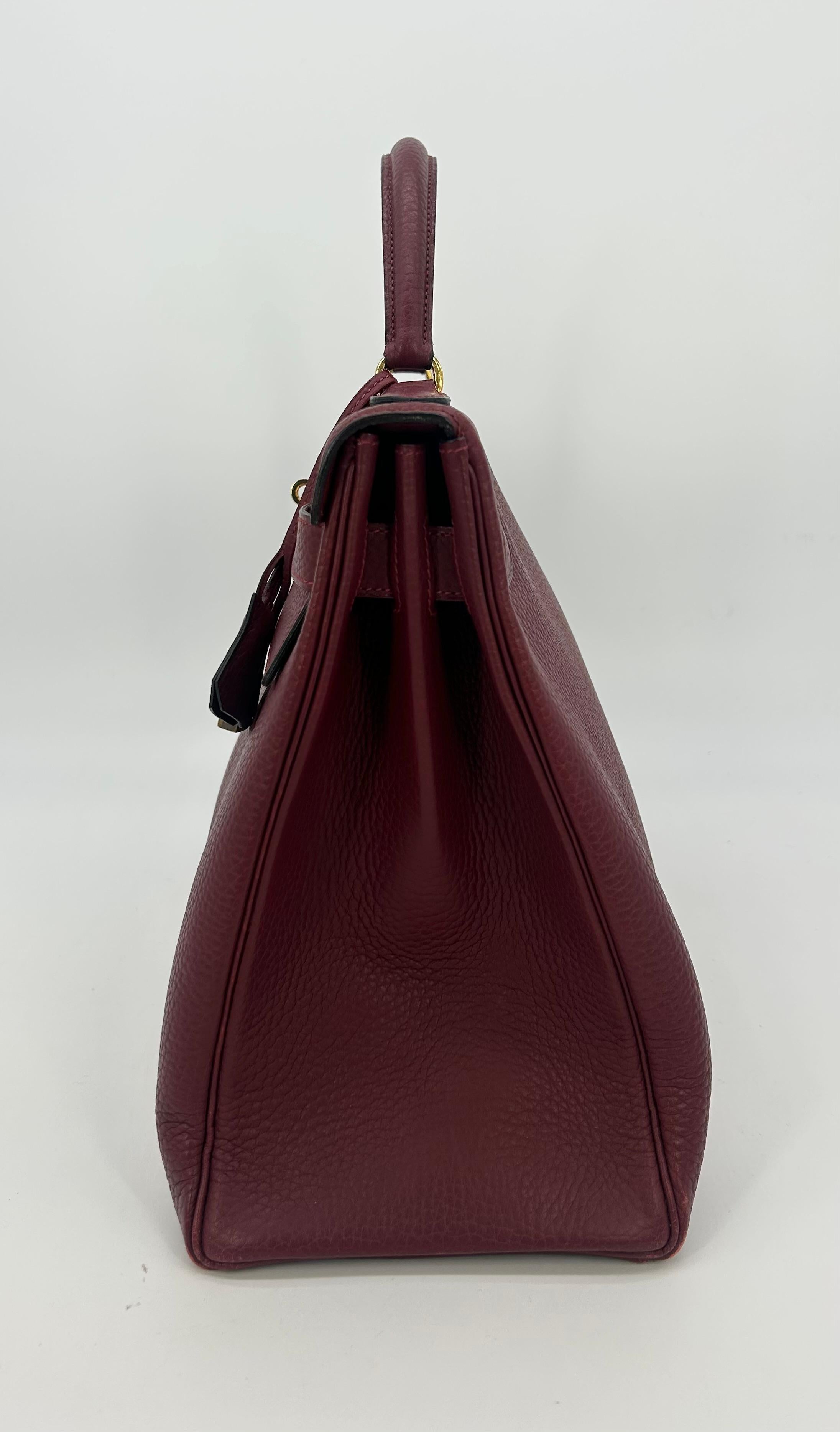 Hermes Rouge Clemence Leather Kelly 40 In Good Condition For Sale In Philadelphia, PA