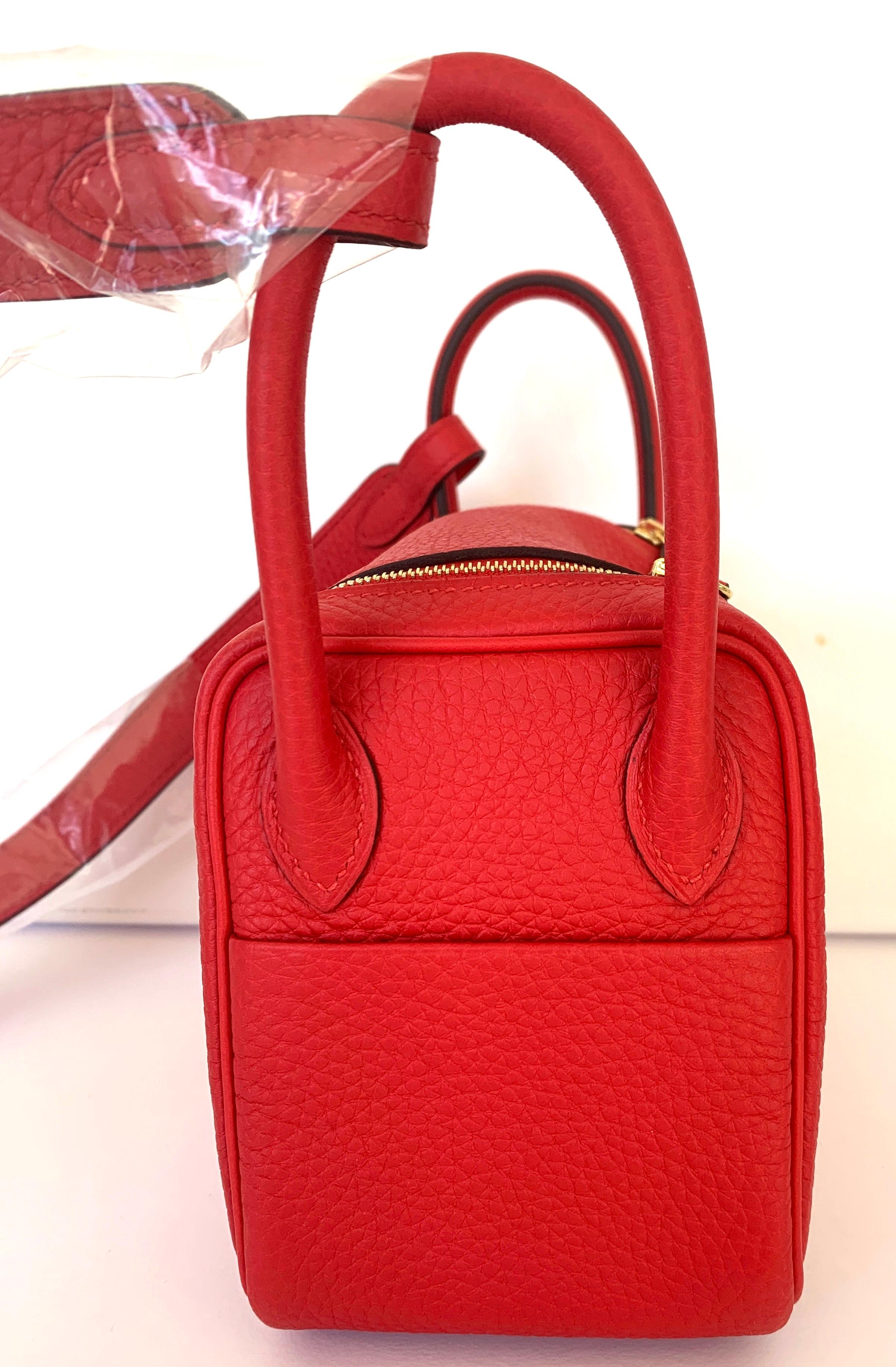 Hermes Rouge de Coeur Mini Lindy Handbag Bag In New Condition In West Chester, PA