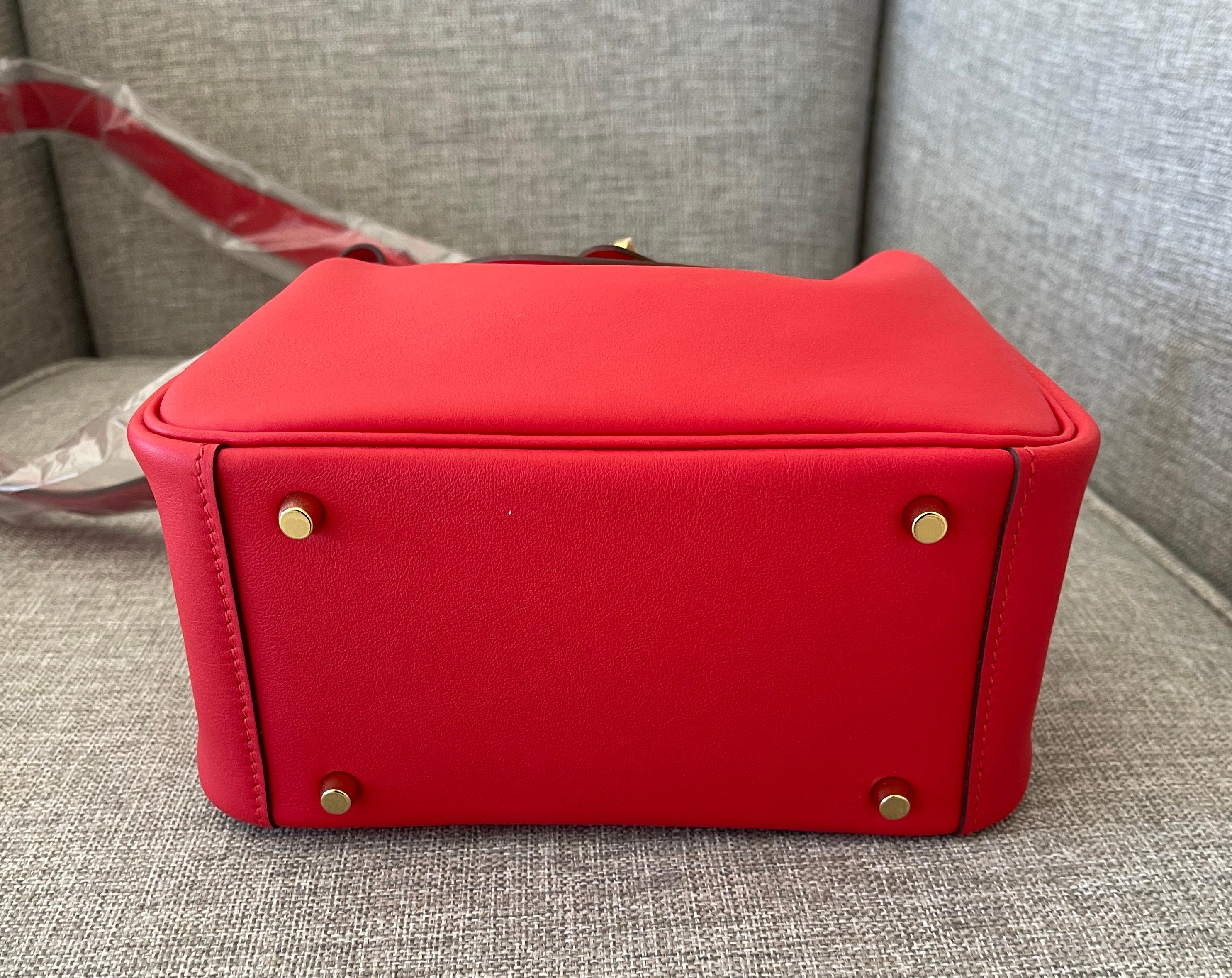 Hermes Rouge de Coeur Mini Lindy Handbag Bag Gold In New Condition In West Chester, PA
