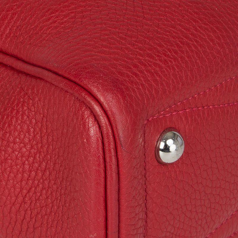 Hermès - Sac portefeuille « VICTORIA II PORTE-DOCUMENTS » en cuir rouge garance Clemence en vente 5