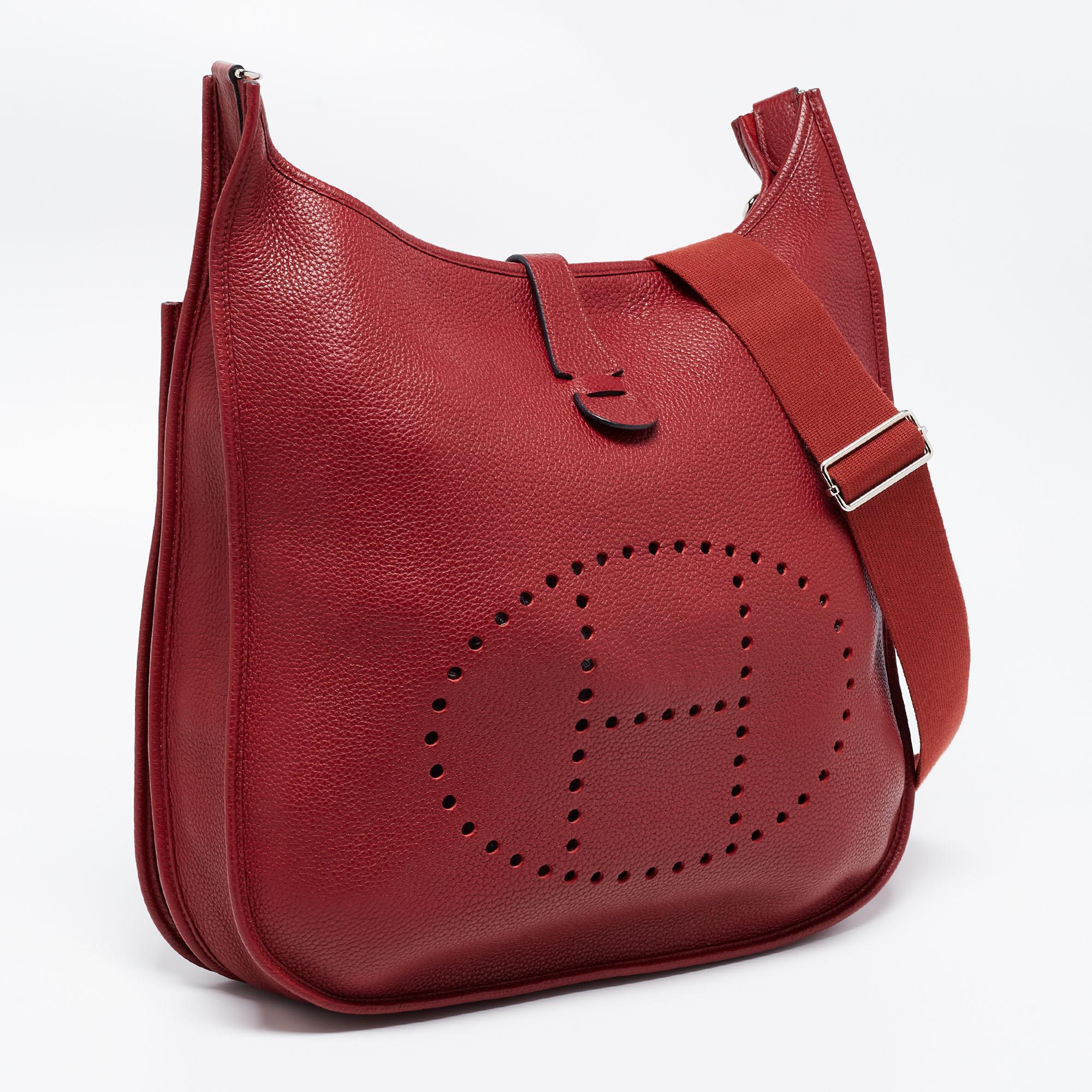 Hermes Rouge Garance Togo Leather Evelyne III TGM Bag In Good Condition In Dubai, Al Qouz 2