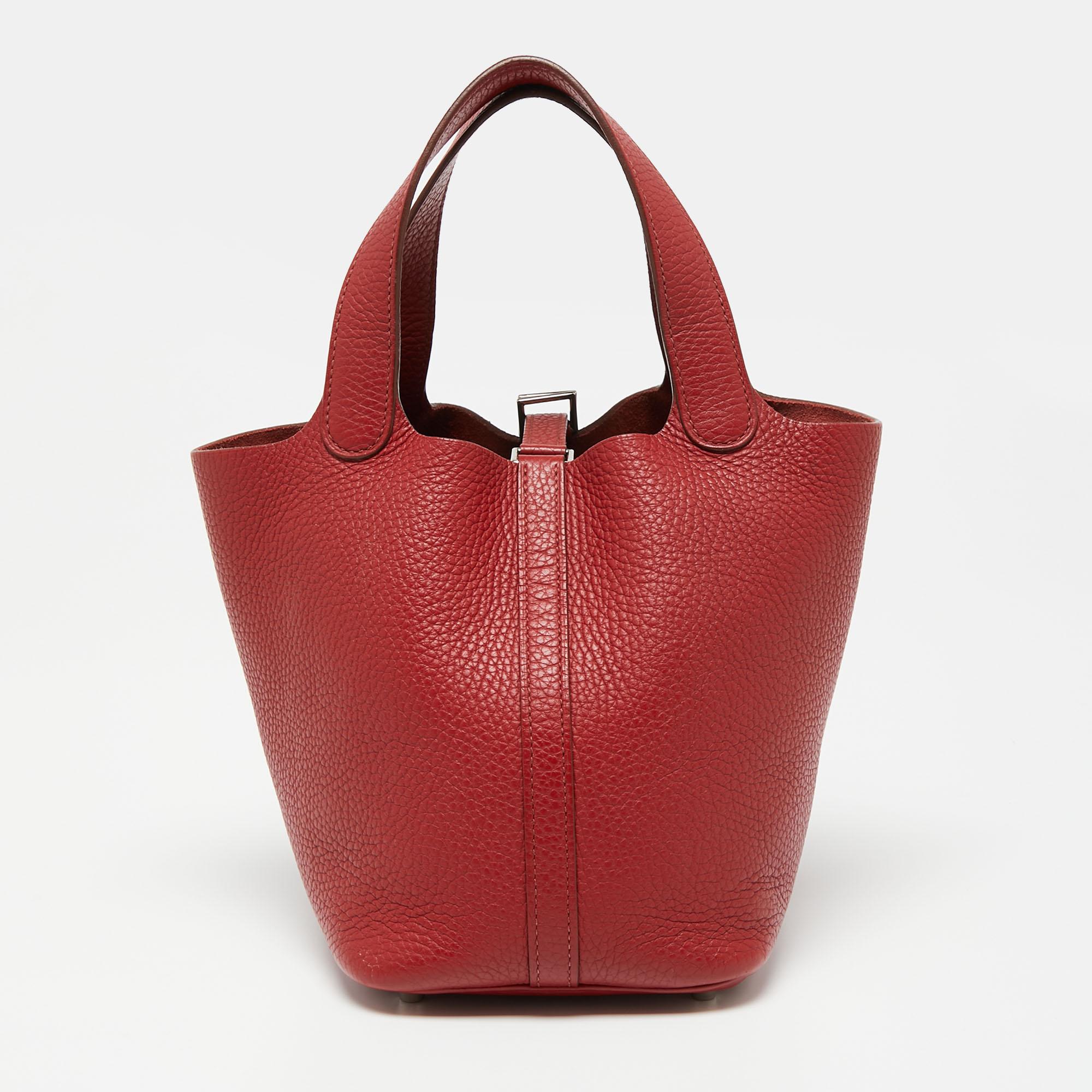 Wonderfully crafted from Rouge Garance Togo leather, this Hermes Picotin Lock 18 is a creation for those who love a blend of luxury and style. It comes in a grand color and it sits in a bucket-like shape with two handles and a leather interior.