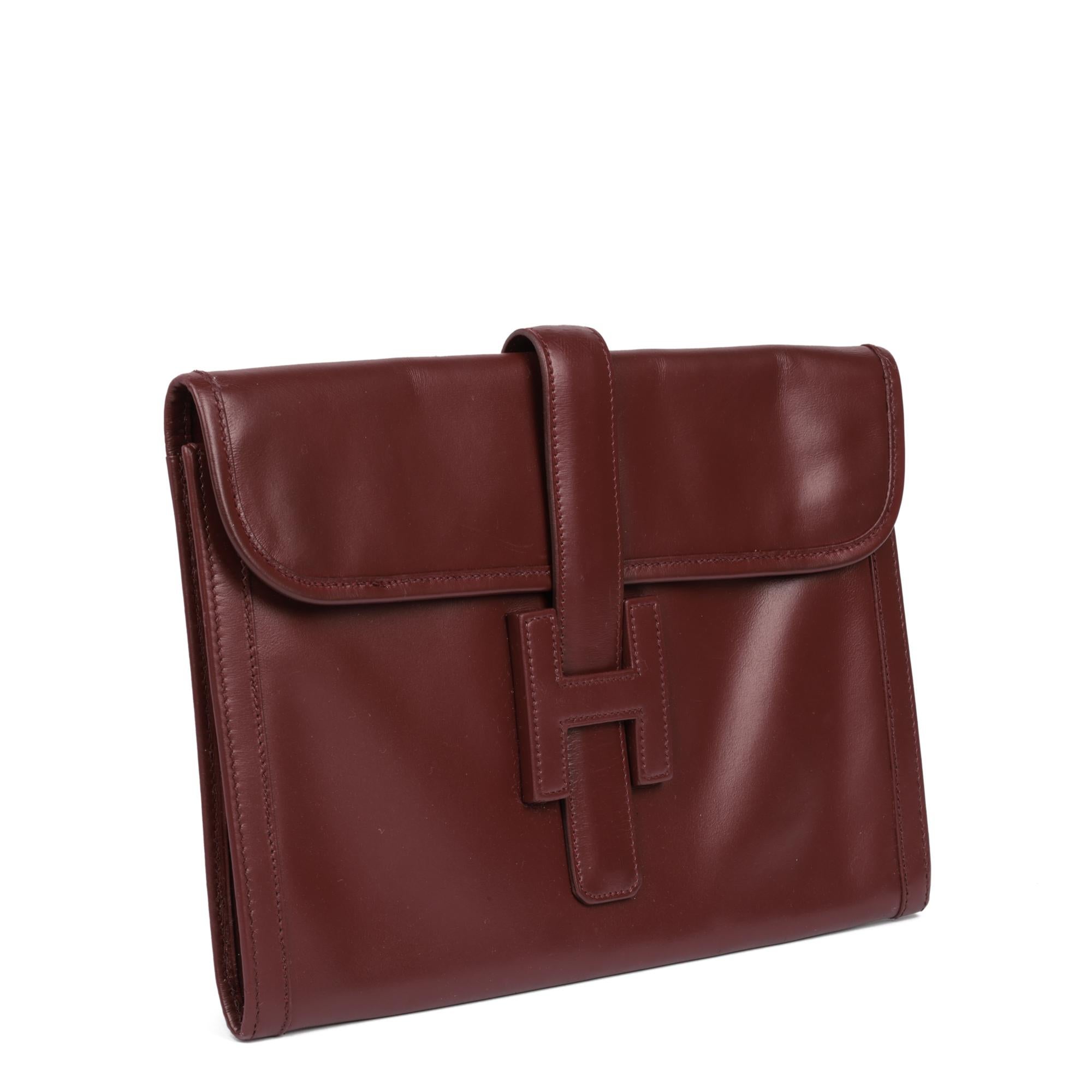 HERMÈS
Rouge H Box Calf Leather Vintage Jige 29

Xupes Reference: CB849
Serial Number: (F)
Age (Circa): 1976
Authenticity Details: Date Stamp (Made in France)
Gender: Ladies
Type: Clutch

Colour: Rouge H
Hardware: Gold
Material(s): Box Calf