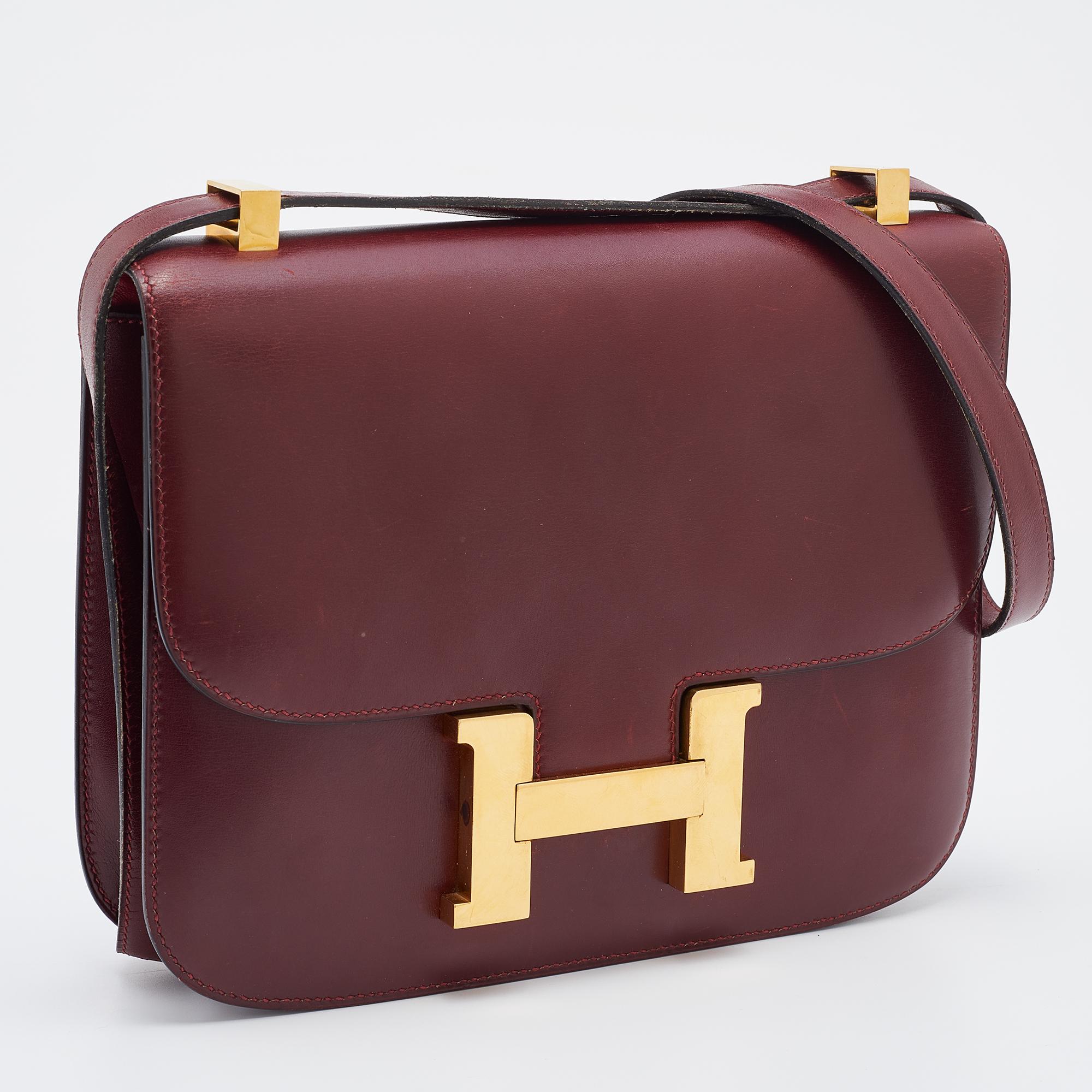 Hermès handbags are known for their unique designs that emanate the label's elegant flair, and the label's immaculate craftsmanship makes their creations last season after season. Here is a stunning bag, meticulously crafted and stitched to