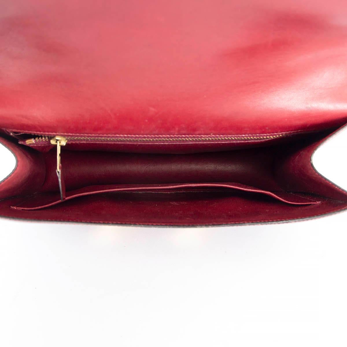 HERMES Rouge H bourgogne Boîte cuir CONSTANCE 23 Sac avec Or VINTAGE Bon état - En vente à Zürich, CH