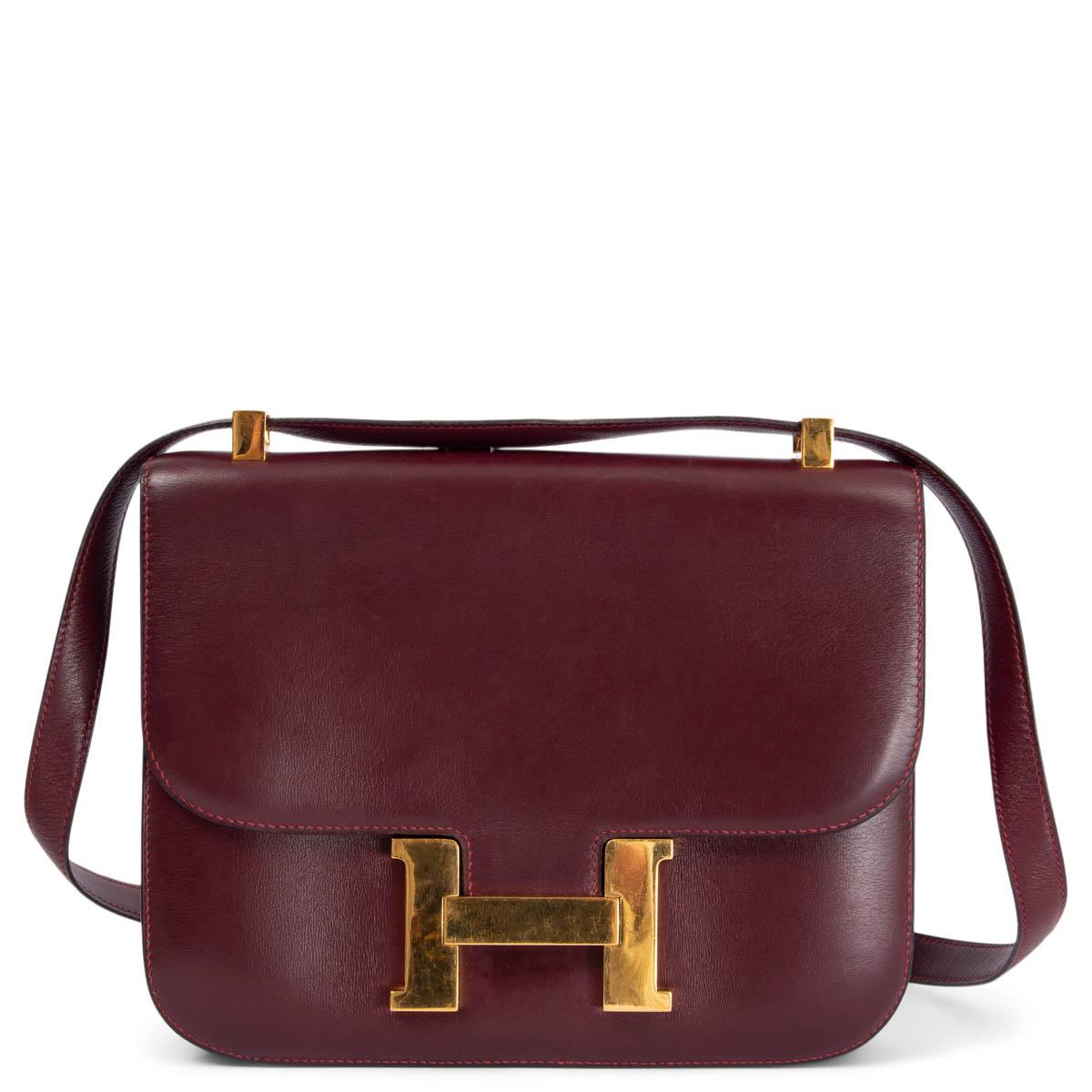 HERMES Rouge H bourgogne Boîte cuir CONSTANCE 23 Sac avec Or VINTAGE en vente