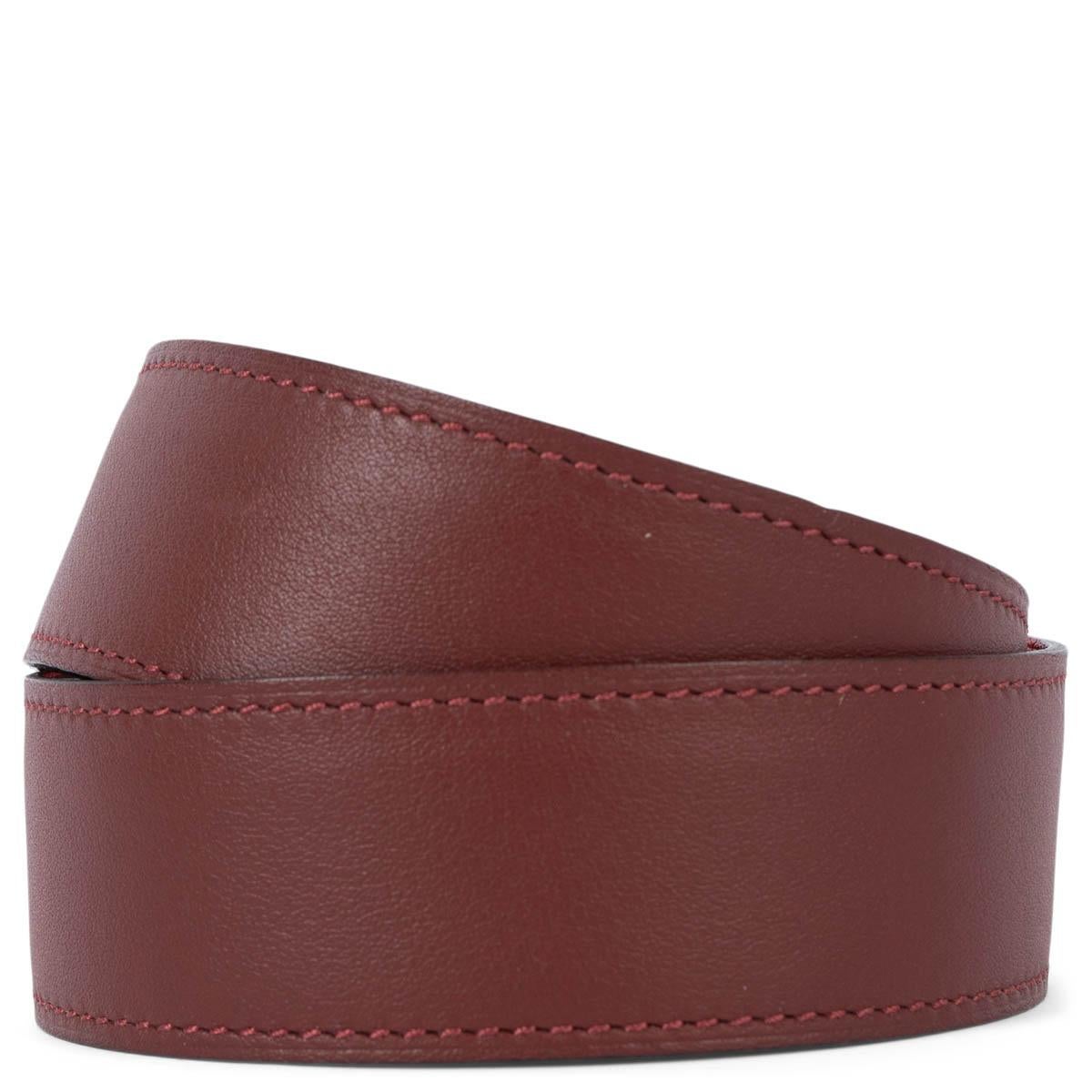 100% authentic Hermès reversible 32mm belt strap in Casaque Veau Epsom and Rouge H Veau Swift. Has been worn and shows a dent in the middle of the belt. Overall in very good condition. Comes with box and dust bag. 

Measurements
Tag