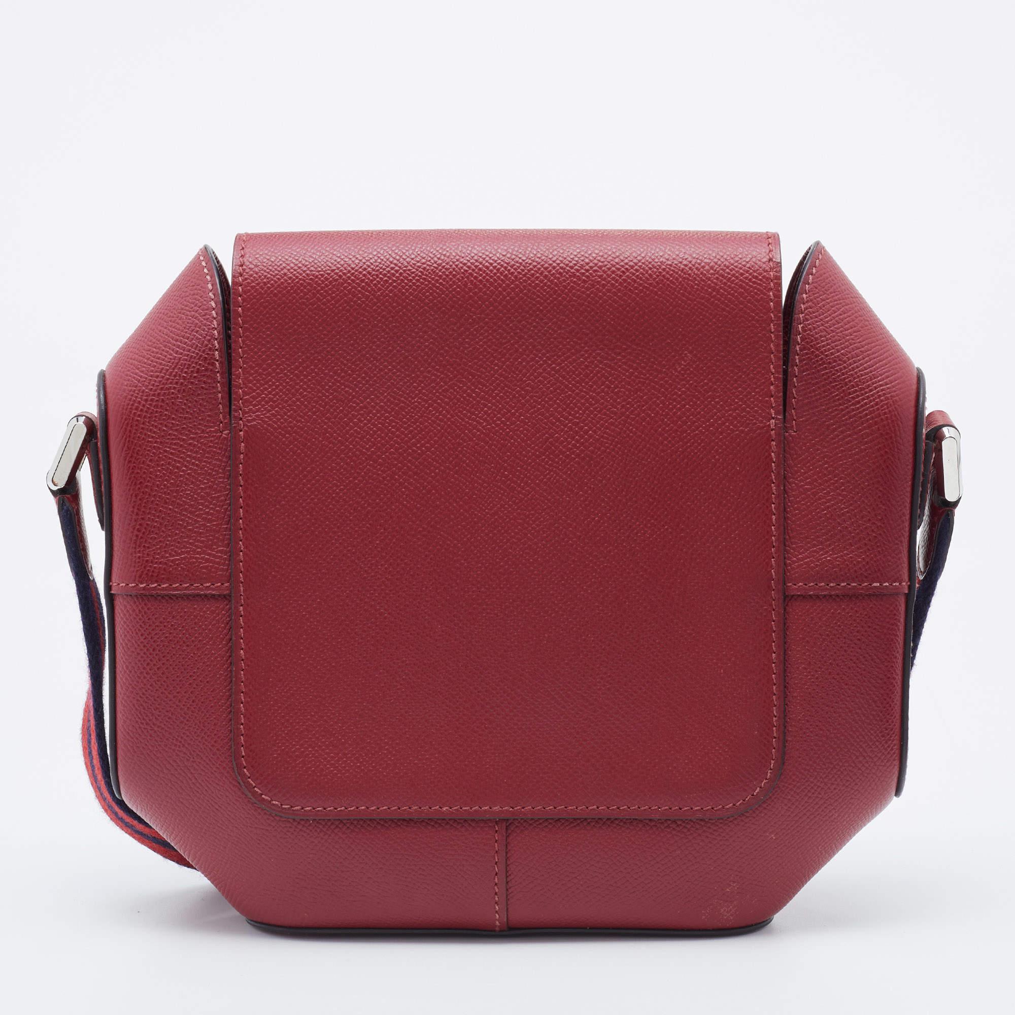 The Hermes Octogone bag appeals to one and all in a delighting way with its geometric structure. Crafted from Rouge H Epsom leather, the compact bag has a unique flap design, tonal stitching, and a leather-lined interior for your essentials. An