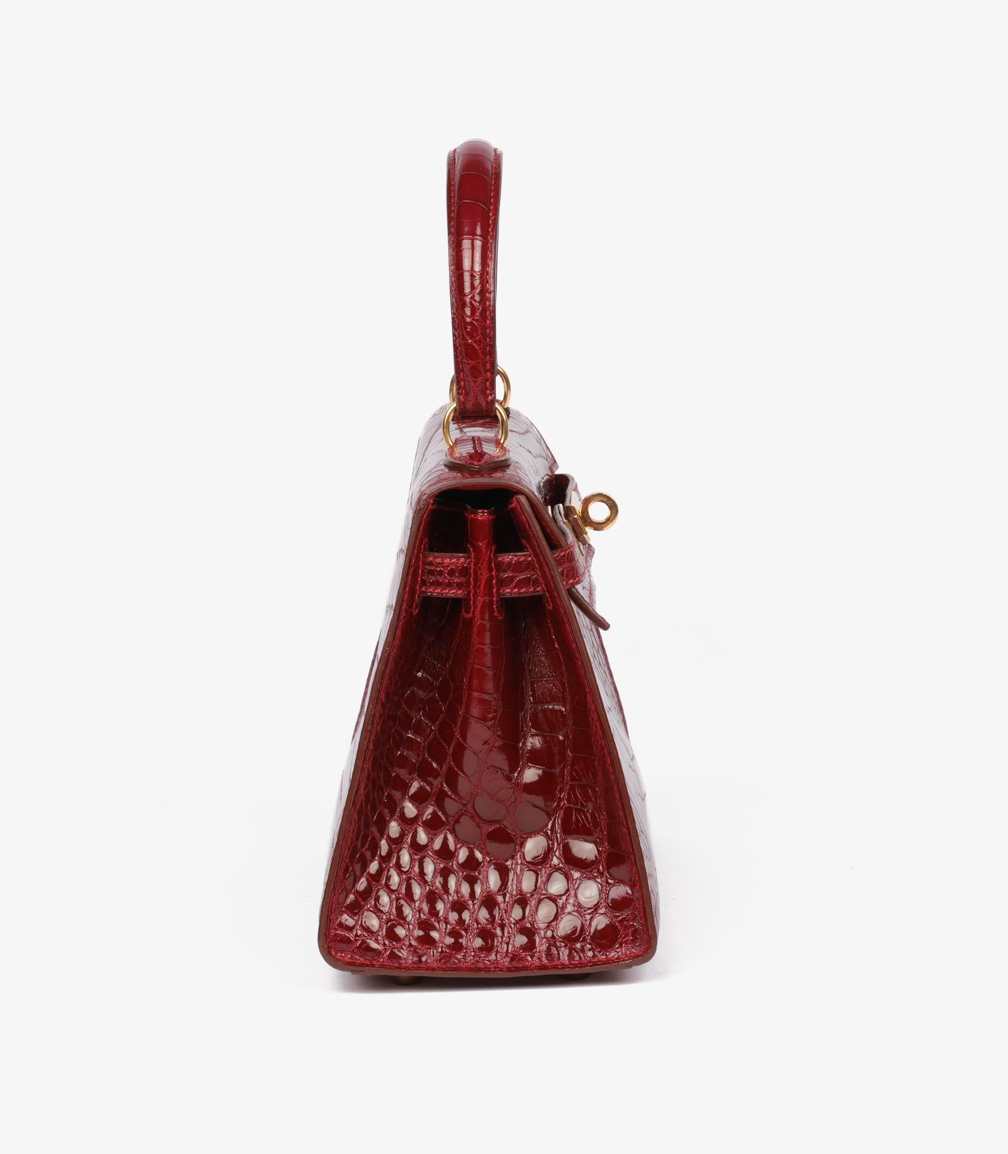 De las mujeres Hermès Rouge H Piel de Aligátor Brillante Kelly Vintage 20cm en venta