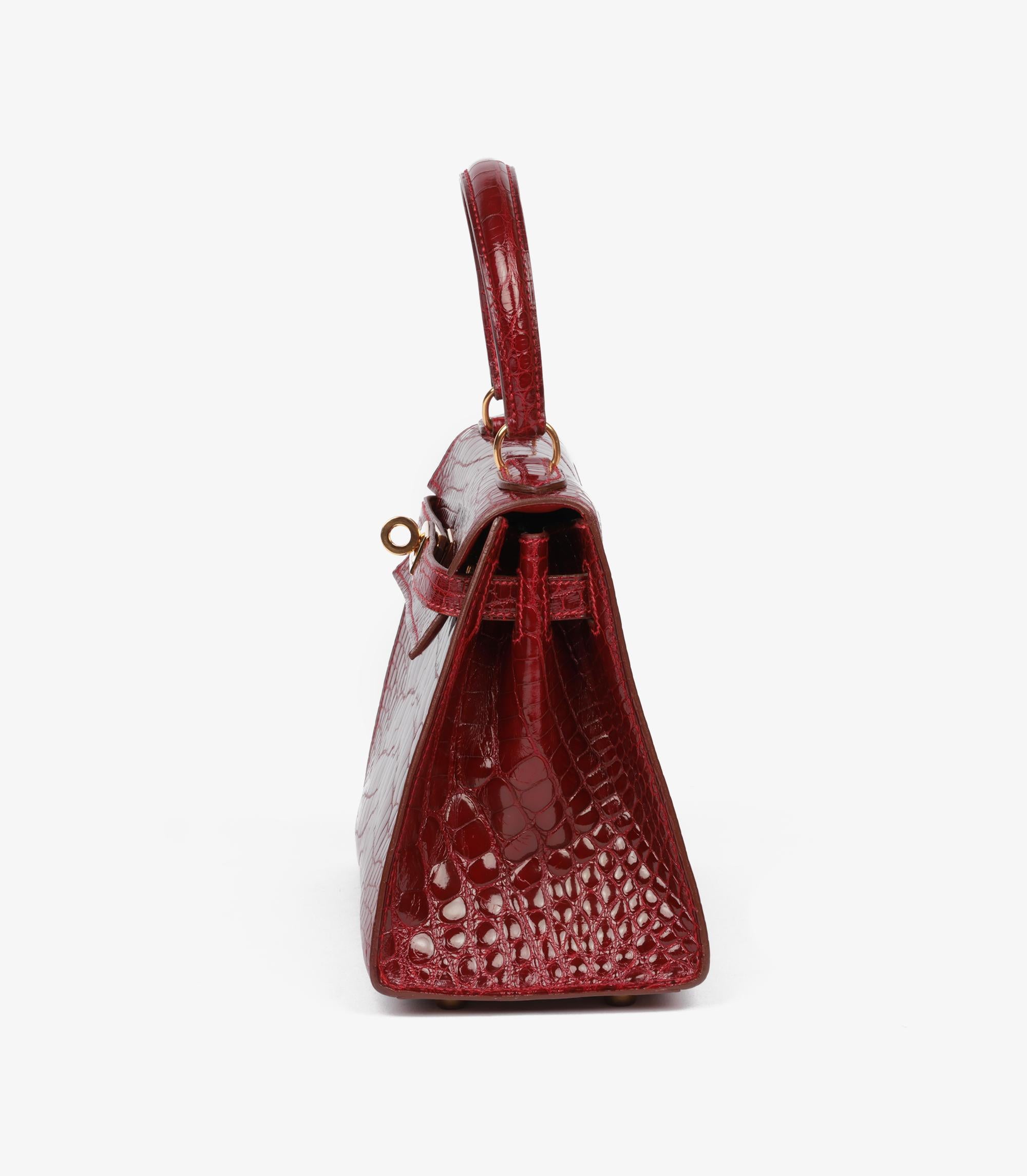 Hermès Rouge H Piel de Aligátor Brillante Kelly Vintage 20cm en venta 2
