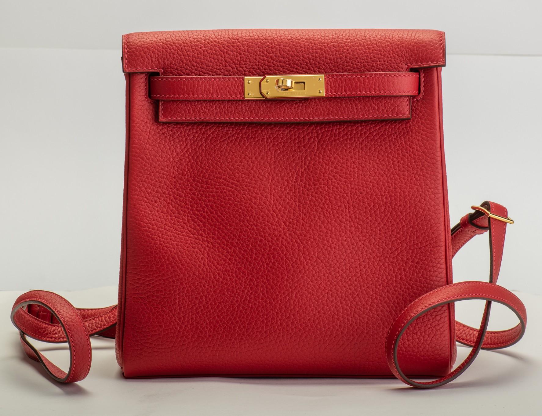Hermès Kelly a Dos backpack in rouge casaque leather with goldtone hardware. Date stamp D for 2019. Brand new with full set: dust cover, booklet, box, ribbon, and shipping bag.