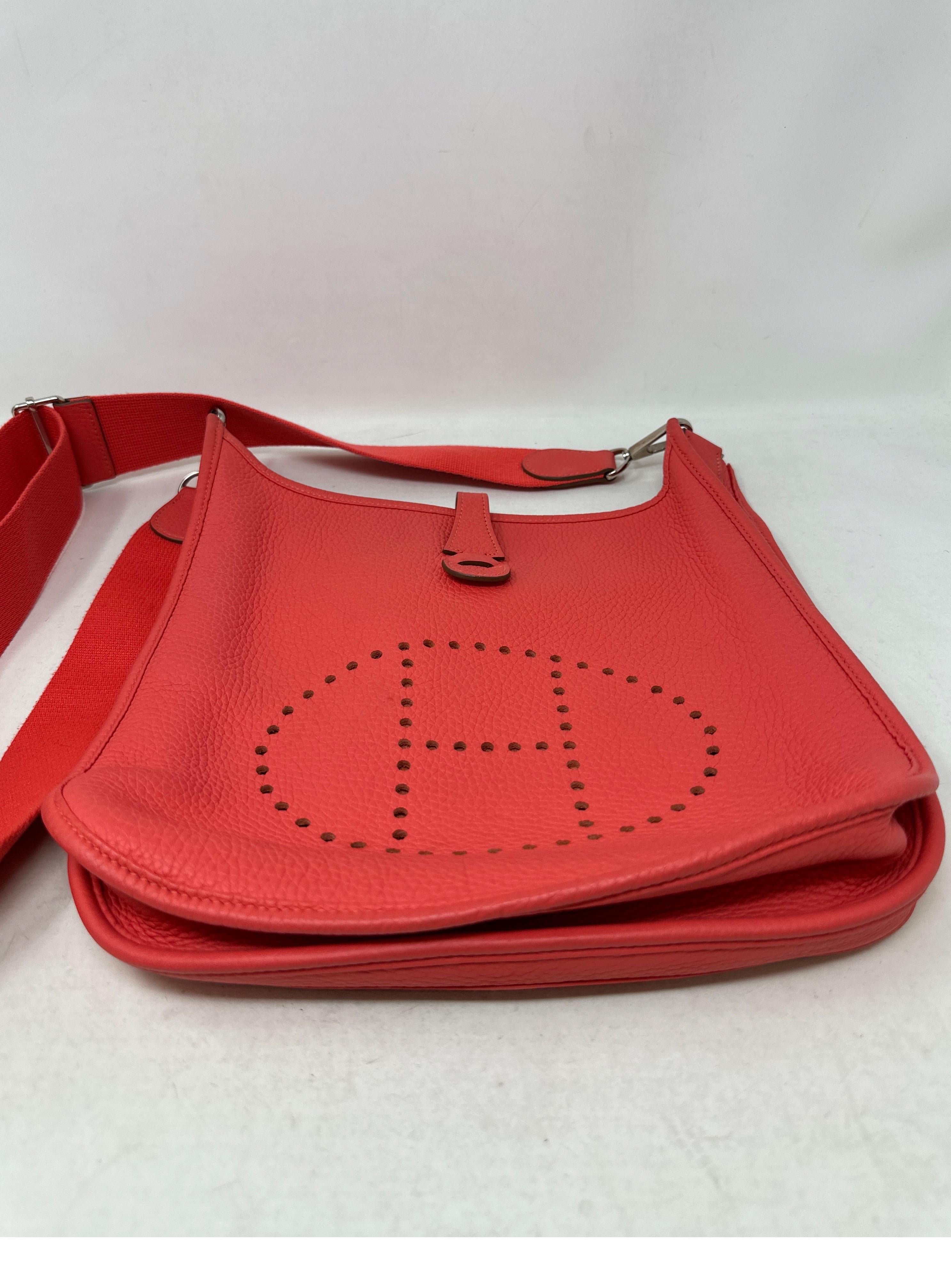 Hermes Rouge Pivoine Evelyne PM Bag  In Excellent Condition In Athens, GA
