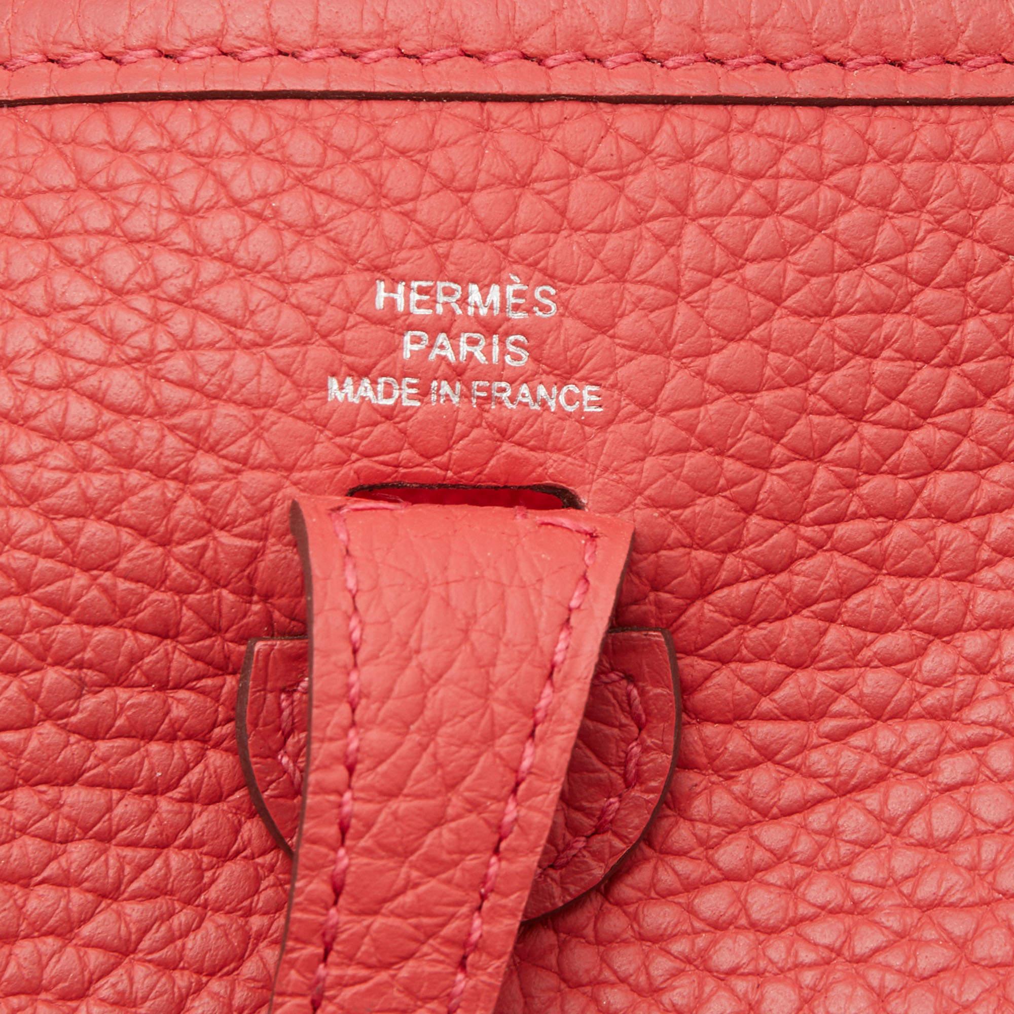 Hermes Rouge Pivoine Taurillon Clemence Leder Evelyne TPM Tasche im Zustand „Gut“ im Angebot in Dubai, Al Qouz 2