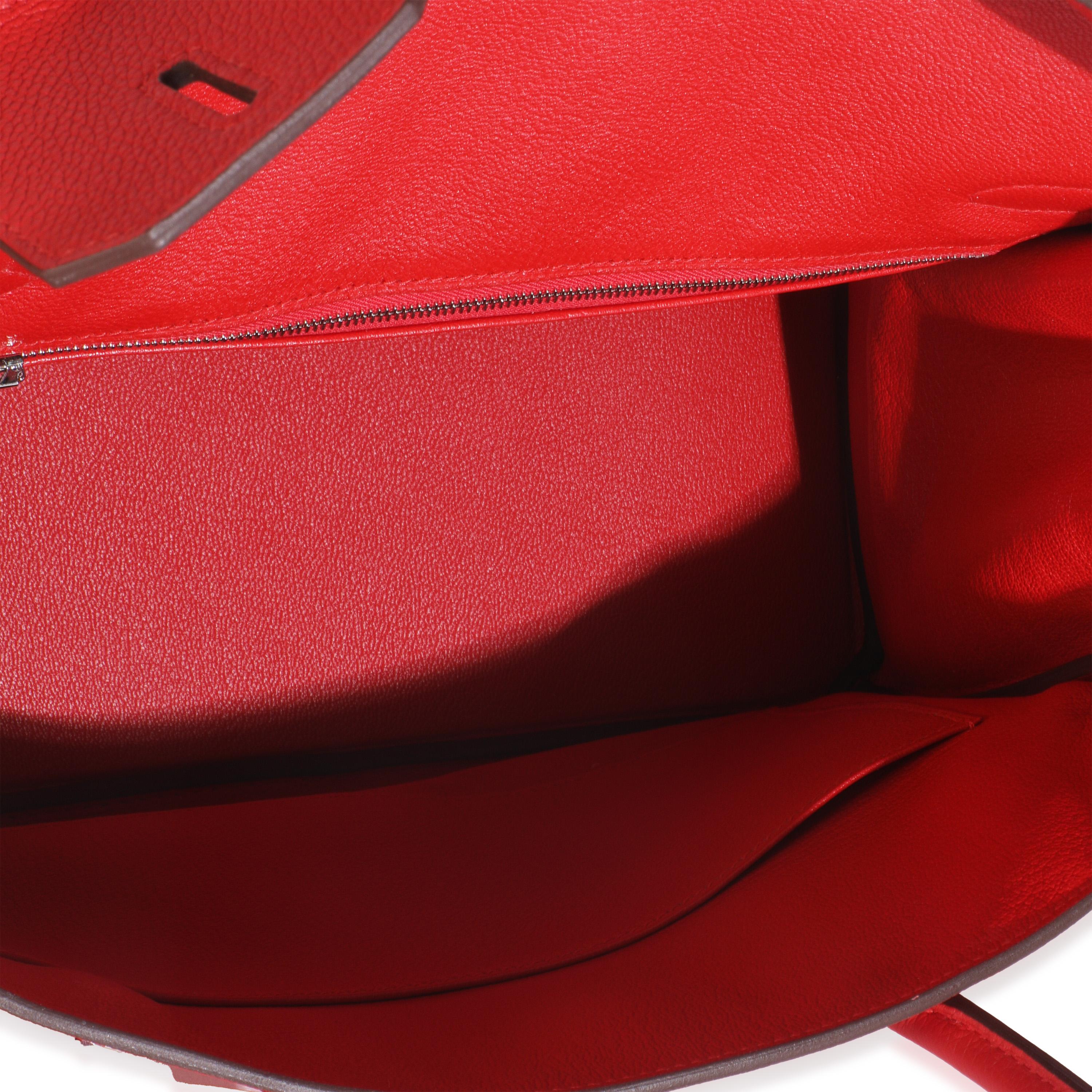 Hermès Rouge Radieux Togo Birkin 30 PHW
SKU: M149118

Descrizione delle condizioni: L'inafferrabile borsa Birkin di Hermès è stata disegnata dopo che l'allora direttore artistico, Jean-Louis Dumas, era seduto accanto a Jane Birkin su un volo da