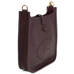 HERMES Rouge Sellier Burgunderrote Clemence Ledertasche EVELYNE 16 TPM Gold BNIB aus Leder EVELYNE