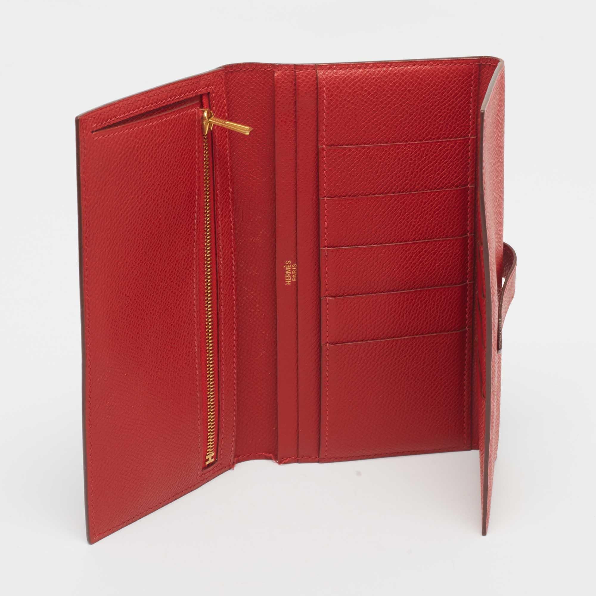 Questo elegante portafoglio Hermes da donna porta con sé un tocco di lusso e un immenso stile. È perfettamente realizzato per trasportare in modo ordinato le tue carte e i tuoi contanti.