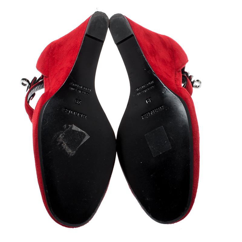 Hermes Rouge Vif Suede Lively Ankle Strap Wedge Pumps Size 39 In Good Condition In Dubai, Al Qouz 2