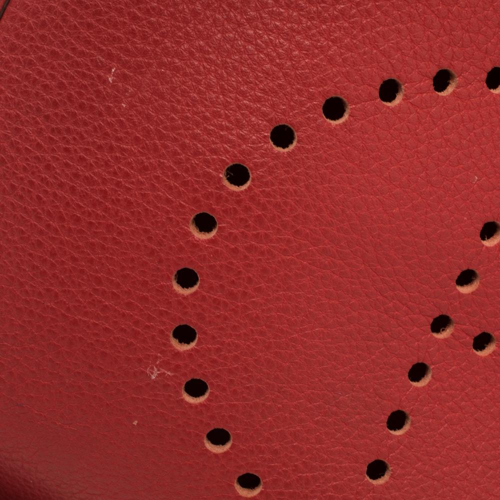 Hermes Rouge Vif Togo Leather Evelyne I PM Bag In Good Condition In Dubai, Al Qouz 2