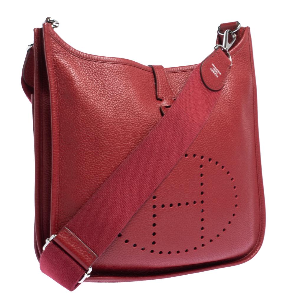 Hermes Rouge Vif Togo Leather Evelyne III PM Bag In Good Condition In Dubai, Al Qouz 2