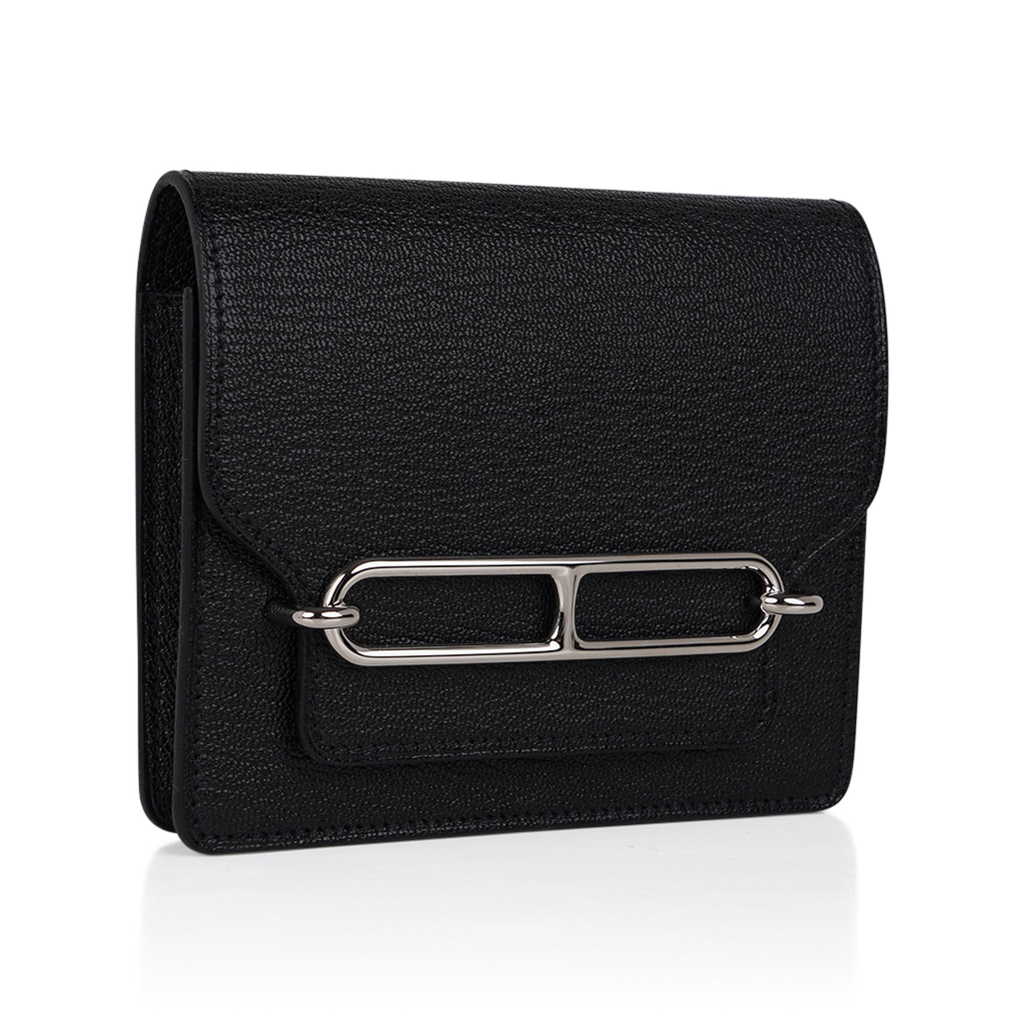 Mightychic offers an Hermes Roulis Slim Wallet Belt bag featured in Black.
This functional wallet ncludes removable zipped change purse and 2 credit card slots
Chevre leather.
Rich with Palladium hardware.
Fits up to a 42mm Hermes Belt.
Comes with