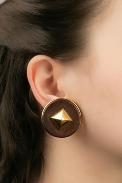 Hermès Round Clip Earrings in Gold Metal and Brown Leather