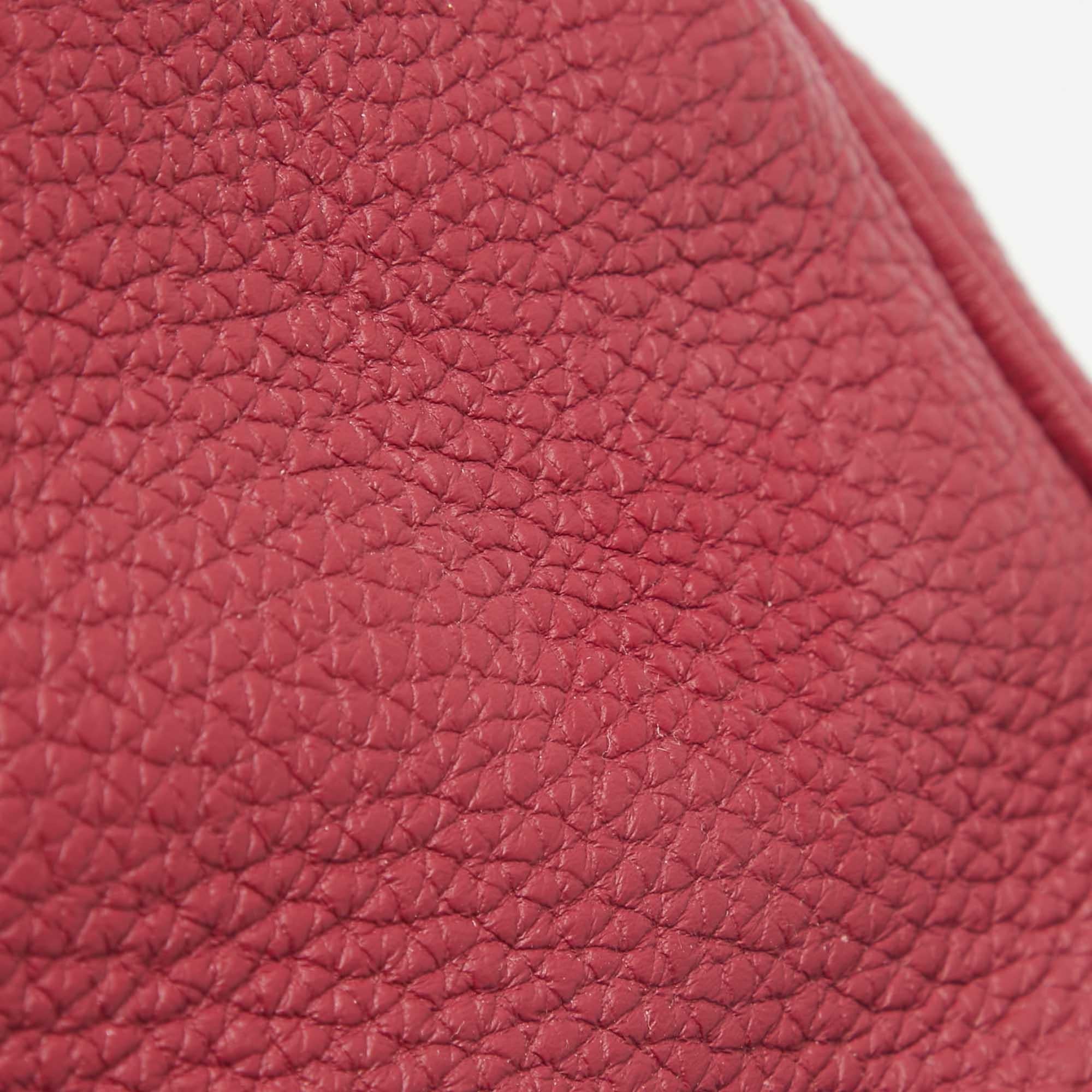 The Hermès Birkin is rightly one of the most desired handbags in the world. Handcrafted from the highest quality leather by skilled artisans, it takes long hours of rigorous effort to stitch a Birkin together. Crafted with expertise, this Birkin 35