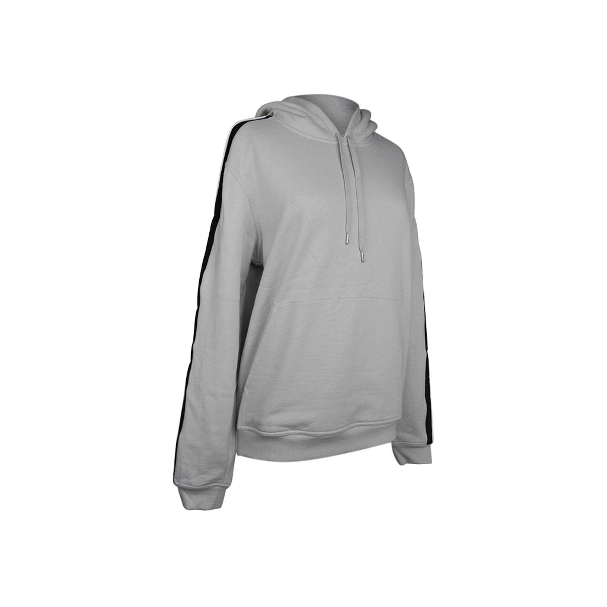 Mightychic bietet einen Hermes Run H Kapuzenpullover in Silex an.
Langärmeliges Kapuzenpullover-Sweatshirt aus Baumwolle.
H-Detail an beiden Ärmeln in schwarzer, reflektierender Toilovent-Paspelierung.
Die Kapuze hat einen Kordelzug.
Kragen,