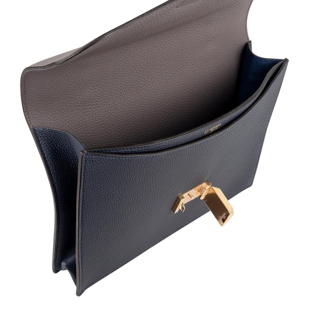 Hermes Sac A Depeche HSS 27 Limited Edtion Bag Blue Nuit and Etain Togo Leather en vente 5