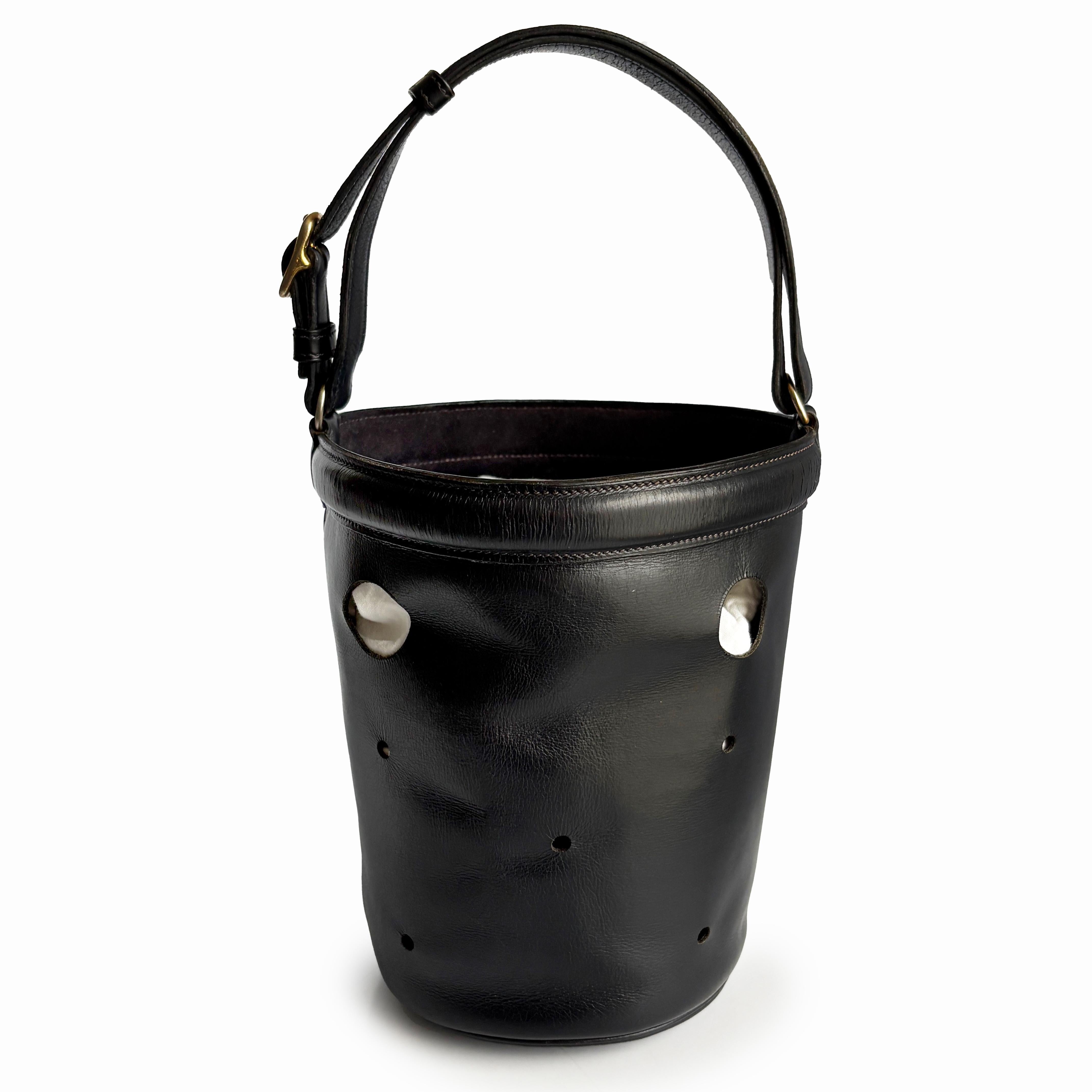 Hermes Sac de Mangeoire Bag Tote Black Box Calf Leather Feed Bucket Bag Vintage In Fair Condition For Sale In Port Saint Lucie, FL