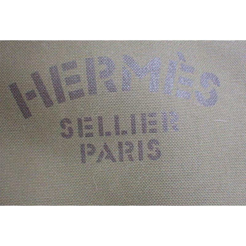Die Sac De Pansage Groom Tragetasche von Hermes besteht aus khakifarbenem Segeltuch mit Feu-Innenausstattung im Angebot 2