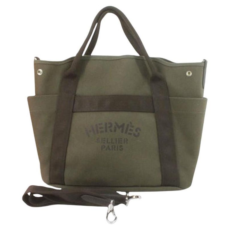 Hermes Sac De Pansage Groom tote bag features khaki canvas with Feu  interior For Sale at 1stDibs | hermes grooming bag, hermes nylon boots,  hermes sellier canvas bag