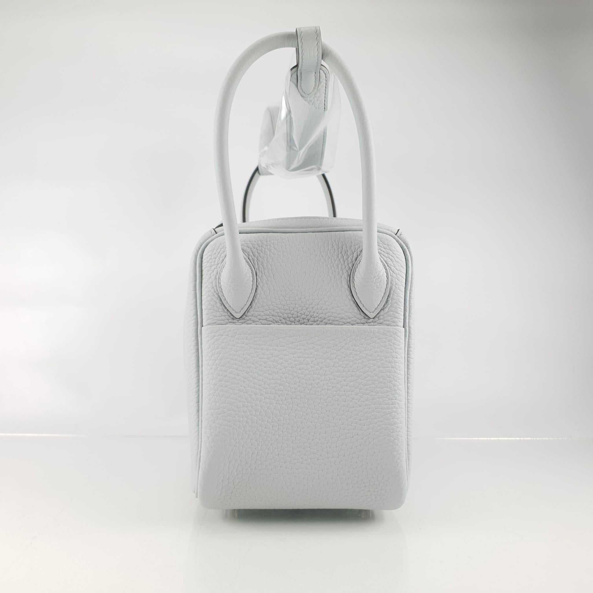 Hermes Sac Lindy 26 Taurillon Clemence Bleu Pale Palladium Plated Hardware In New Condition In Nicosia, CY