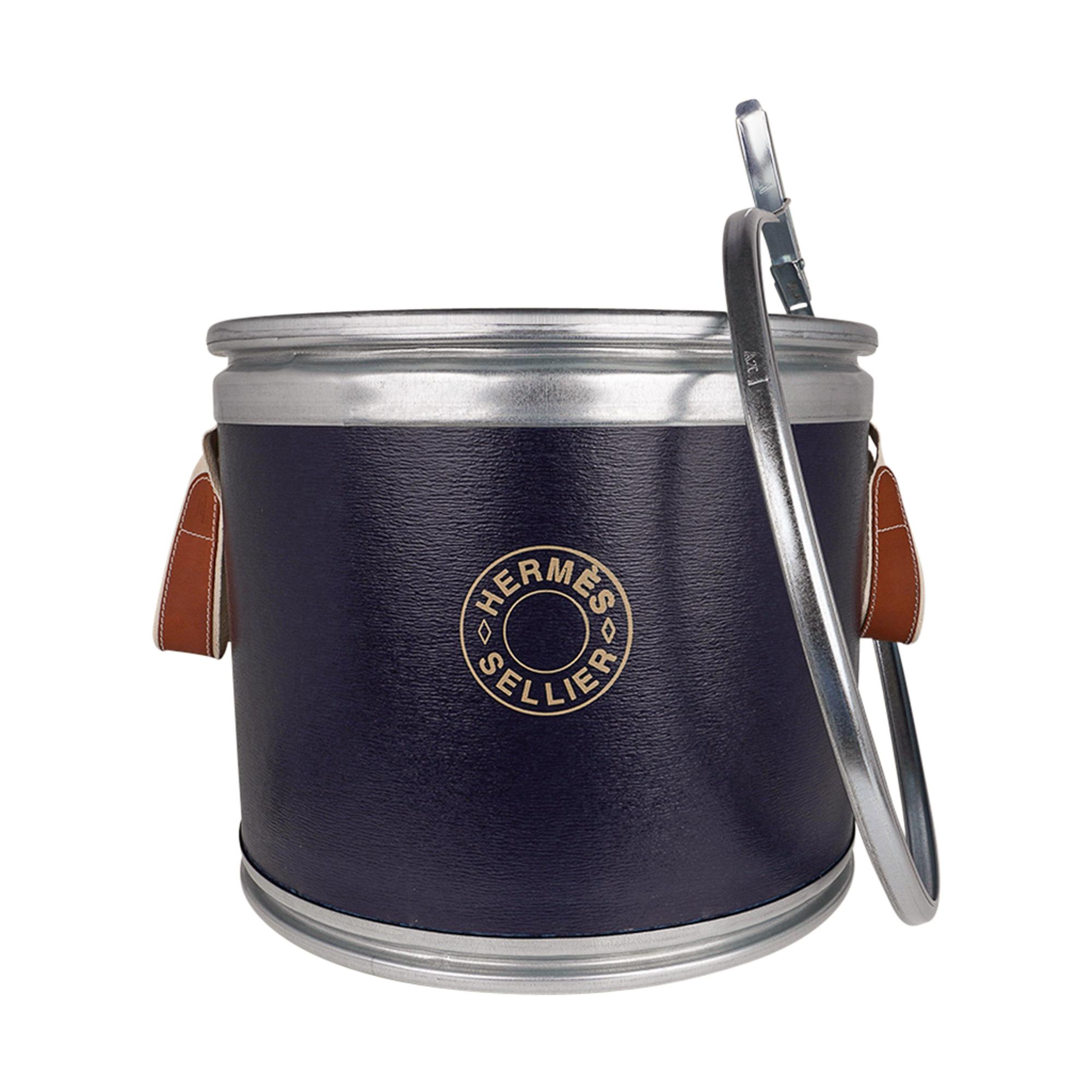 Scatola Hermes Saddle Blu in carta kraft riciclata e alluminio in vendita 1