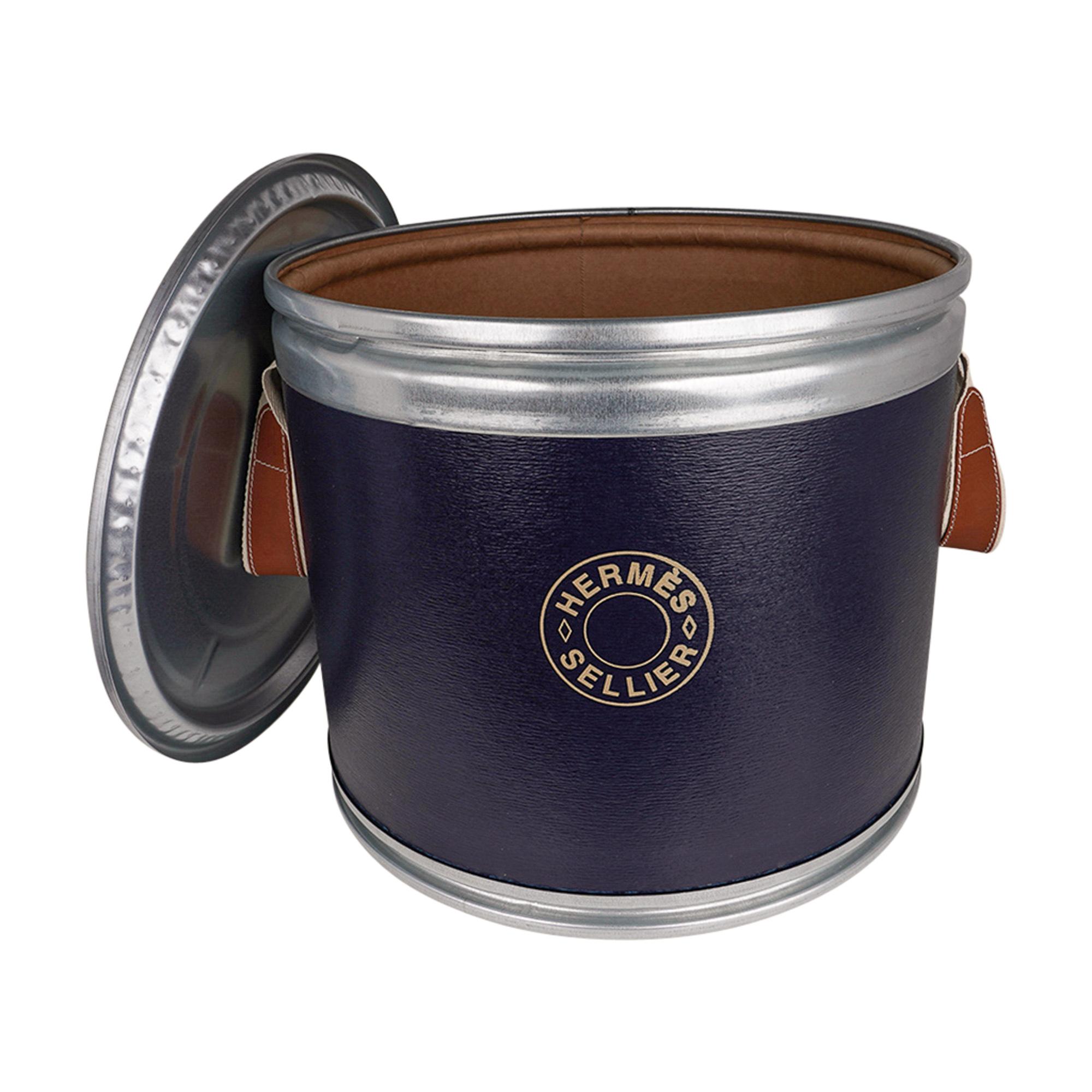 Scatola Hermes Saddle Blu in carta kraft riciclata e alluminio in vendita 2