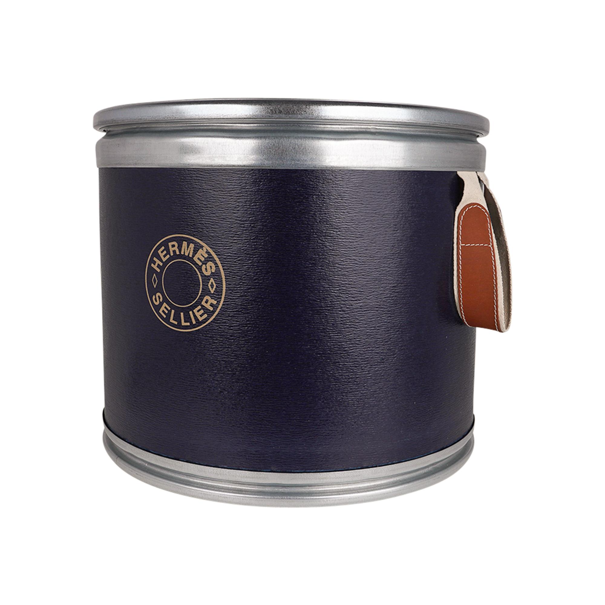 Scatola Hermes Saddle Blu in carta kraft riciclata e alluminio in vendita 3