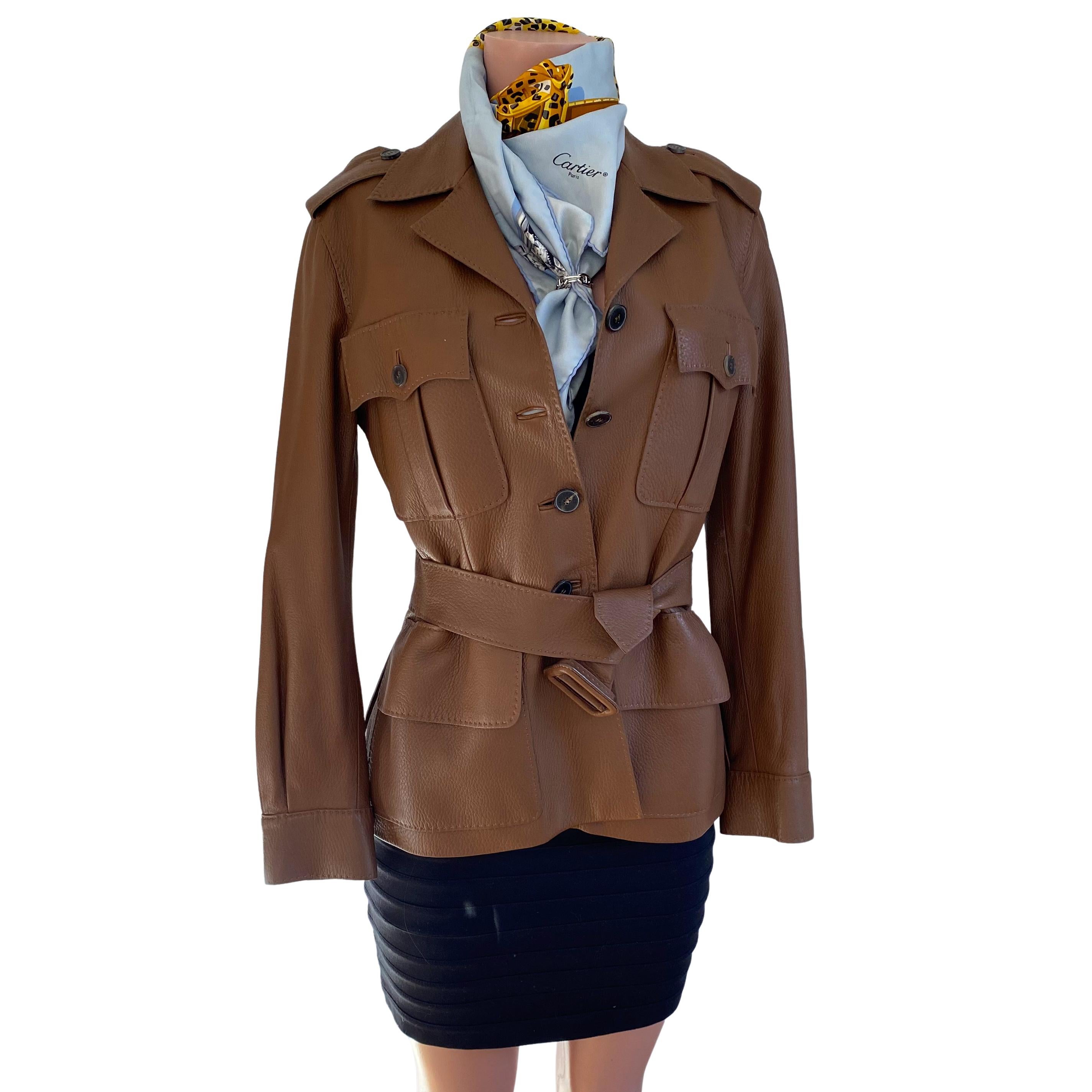 Hermès saddle leather safari biker jacket.
Flattering deep back vents will show off the waist and curve - all so effortlessly.
Let them know it's HERMÈS by the 12 Hermès Paris logo etched on natural horn buttons.
Lined in Hermès ribbons weaved 100%