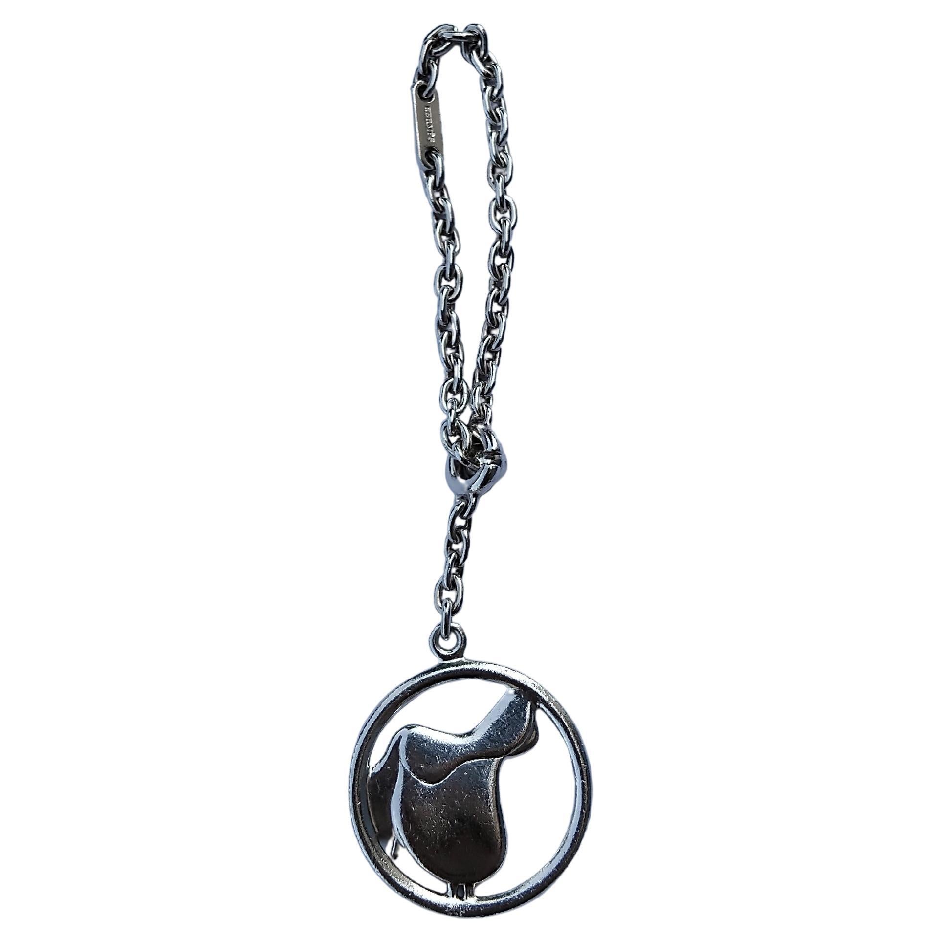 Exceptional and Rare Authentic Hermès Keychain

In shape of a saddle in a circle

Vintage Item

Made of silver 925

Colorway: silvery

