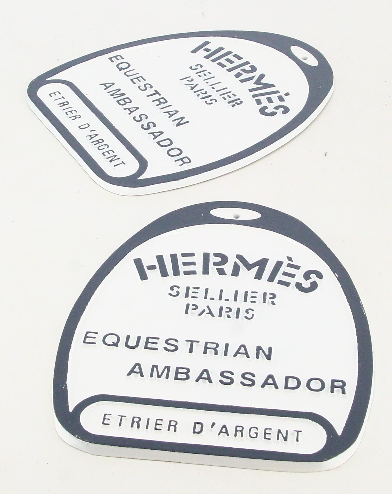 Guarnicionería Hermès 

- Muy buen estado. Muestra signos muy leves de desgaste por el paso del tiempo. 
- Guarnicionero Hermès 
- Se vende por separado 
- Inscripción en el anverso